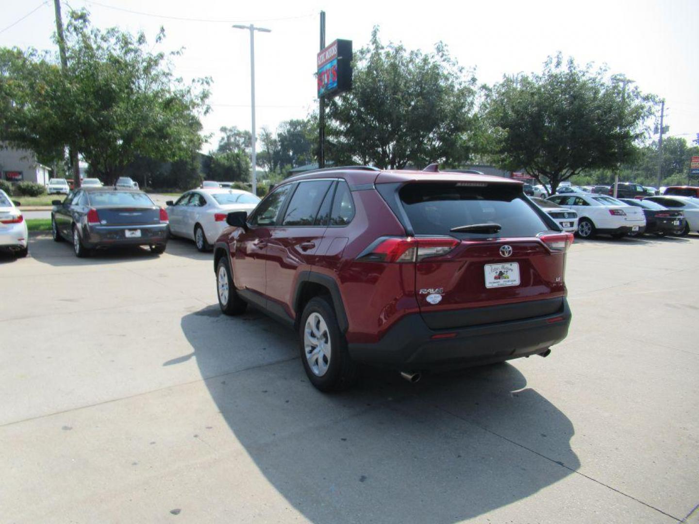 2019 RED TOYOTA RAV4 LE (JTMH1RFV3KJ) with an 2.5L engine, Automatic transmission, located at 908 SE 14th Street, Des Moines, IA, 50317, (515) 281-0330, 41.580303, -93.597046 - Photo#6