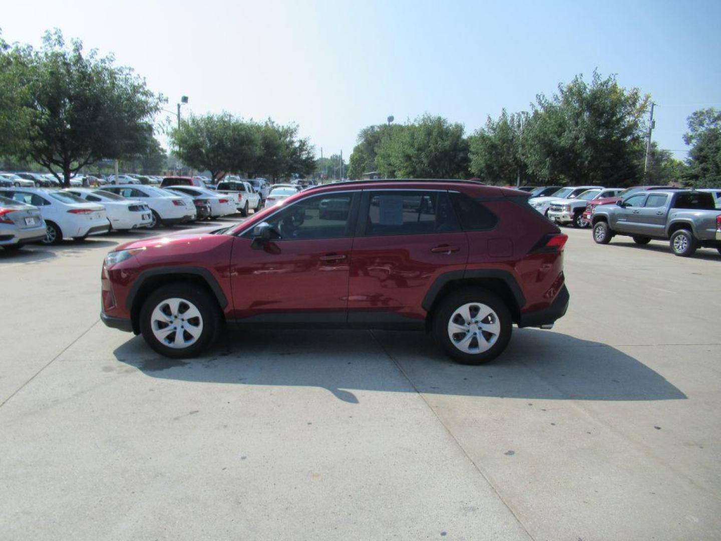 2019 RED TOYOTA RAV4 LE (JTMH1RFV3KJ) with an 2.5L engine, Automatic transmission, located at 908 SE 14th Street, Des Moines, IA, 50317, (515) 281-0330, 41.580303, -93.597046 - Photo#7