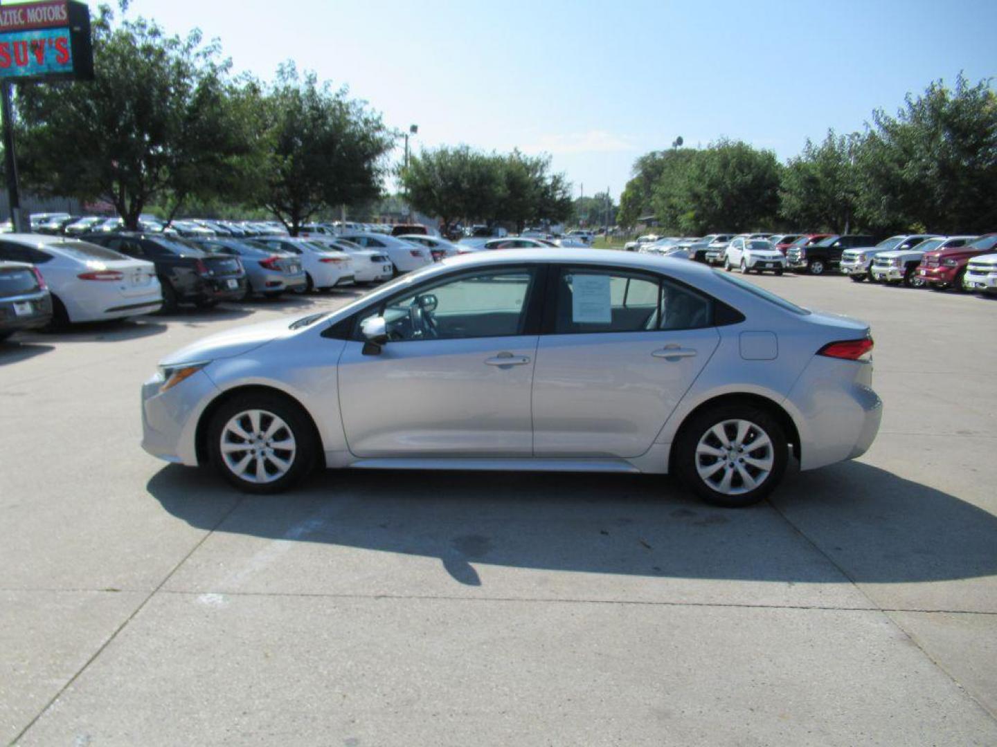 2021 SILVER TOYOTA COROLLA LE (5YFEPMAEXMP) with an 1.8L engine, Continuously Variable transmission, located at 908 SE 14th Street, Des Moines, IA, 50317, (515) 281-0330, 41.580303, -93.597046 - Photo#7