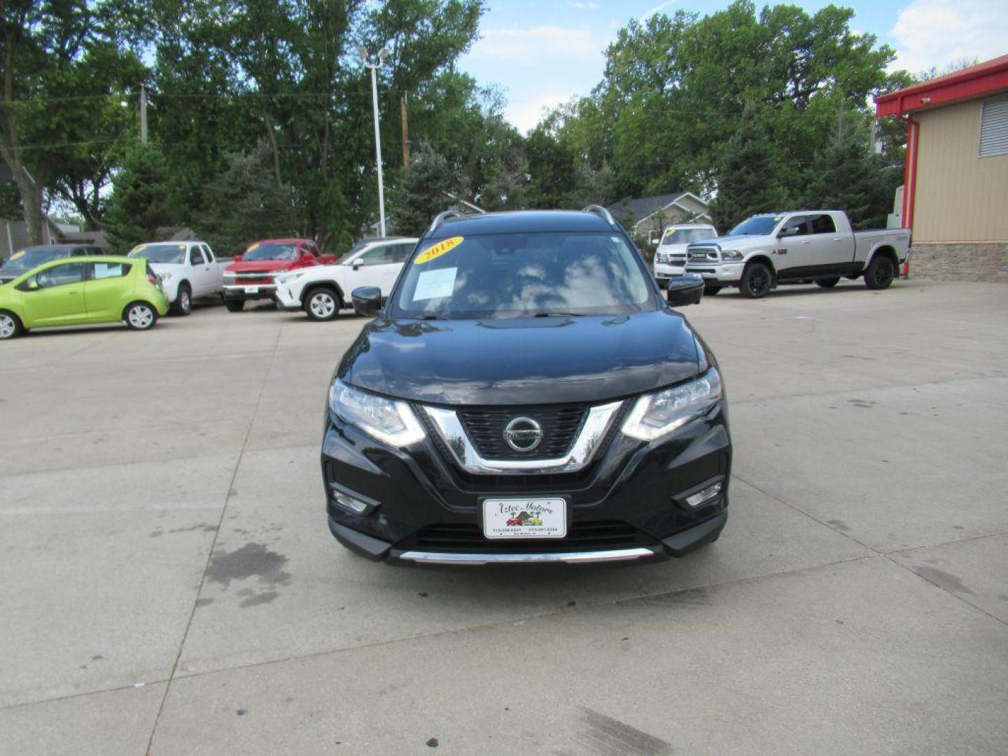 2018 BLACK NISSAN ROGUE SL (JN8AT2MV7JW) with an 2.5L engine, Continuously Variable transmission, located at 908 SE 14th Street, Des Moines, IA, 50317, (515) 281-0330, 41.580303, -93.597046 - Photo#1