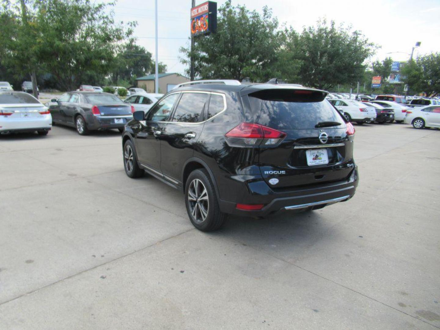 2018 BLACK NISSAN ROGUE SL (JN8AT2MV7JW) with an 2.5L engine, Continuously Variable transmission, located at 908 SE 14th Street, Des Moines, IA, 50317, (515) 281-0330, 41.580303, -93.597046 - Photo#6