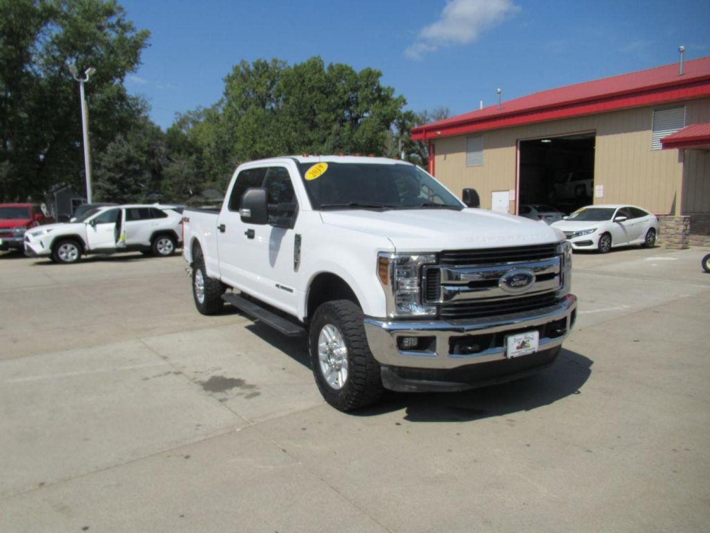 2019 WHITE FORD F250 SUPER DUTY (1FT7W2BT3KE) with an 6.7L engine, Automatic transmission, located at 908 SE 14th Street, Des Moines, IA, 50317, (515) 281-0330, 41.580303, -93.597046 - Photo#2