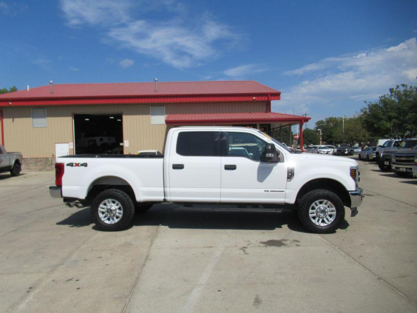 2019 WHITE FORD F250 SUPER DUTY (1FT7W2BT3KE) with an 6.7L engine, Automatic transmission, located at 908 SE 14th Street, Des Moines, IA, 50317, (515) 281-0330, 41.580303, -93.597046 - Photo#3