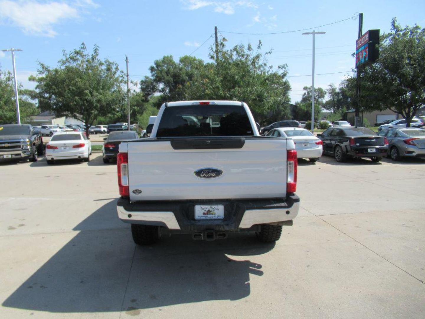 2019 WHITE FORD F250 SUPER DUTY (1FT7W2BT3KE) with an 6.7L engine, Automatic transmission, located at 908 SE 14th Street, Des Moines, IA, 50317, (515) 281-0330, 41.580303, -93.597046 - Photo#5