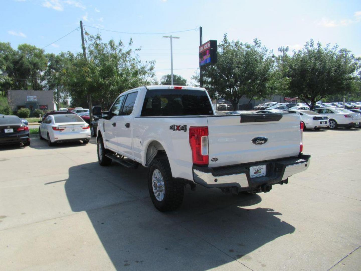 2019 WHITE FORD F250 SUPER DUTY (1FT7W2BT3KE) with an 6.7L engine, Automatic transmission, located at 908 SE 14th Street, Des Moines, IA, 50317, (515) 281-0330, 41.580303, -93.597046 - Photo#6