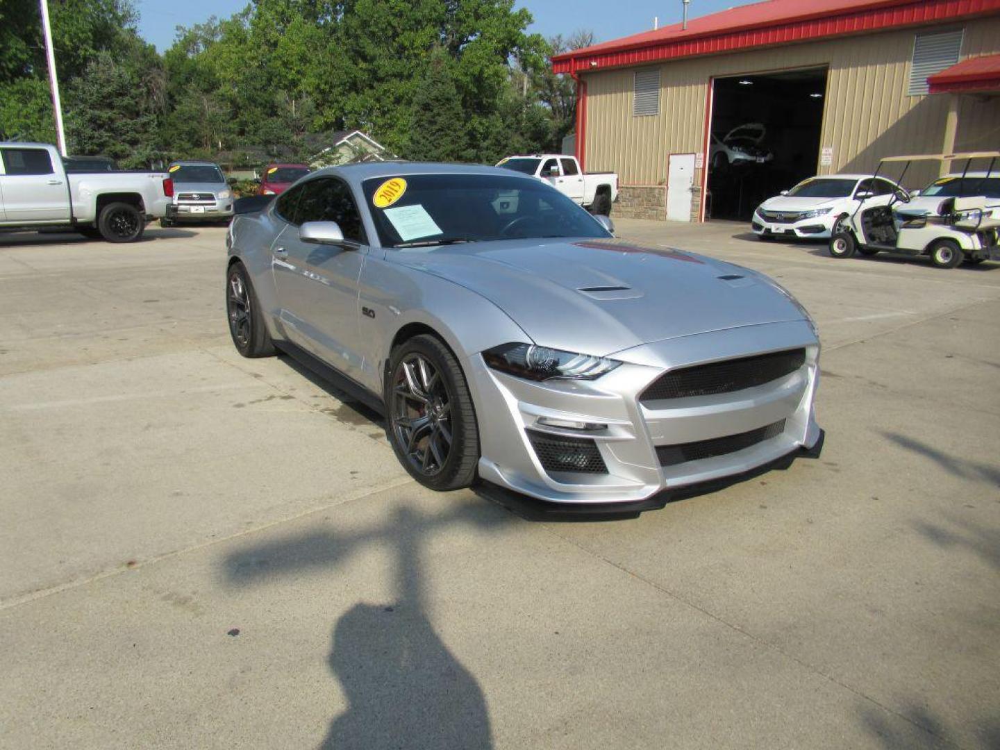 2019 SILVER FORD MUSTANG GT (1FA6P8CF6K5) with an 5.0L engine, 6-Speed Manual transmission, located at 908 SE 14th Street, Des Moines, IA, 50317, (515) 281-0330, 41.580303, -93.597046 - Photo#2