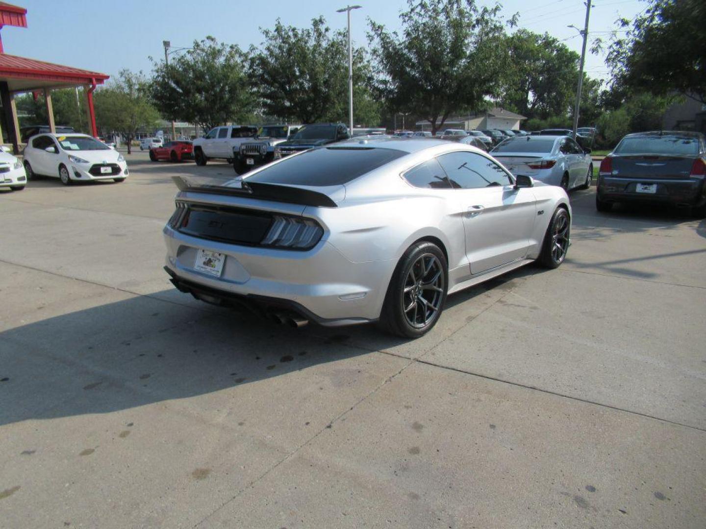 2019 SILVER FORD MUSTANG GT (1FA6P8CF6K5) with an 5.0L engine, 6-Speed Manual transmission, located at 908 SE 14th Street, Des Moines, IA, 50317, (515) 281-0330, 41.580303, -93.597046 - Photo#4