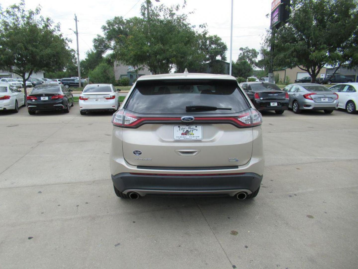 2018 GOLD FORD EDGE SEL (2FMPK4J96JB) with an 2.0L engine, Automatic transmission, located at 908 SE 14th Street, Des Moines, IA, 50317, (515) 281-0330, 41.580303, -93.597046 - Photo#5