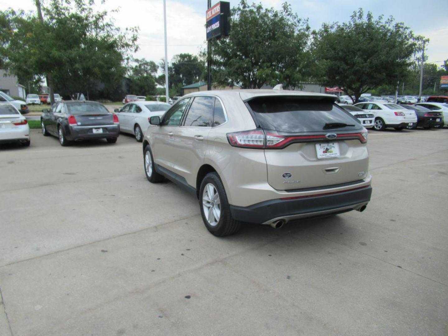 2018 GOLD FORD EDGE SEL (2FMPK4J96JB) with an 2.0L engine, Automatic transmission, located at 908 SE 14th Street, Des Moines, IA, 50317, (515) 281-0330, 41.580303, -93.597046 - Photo#6