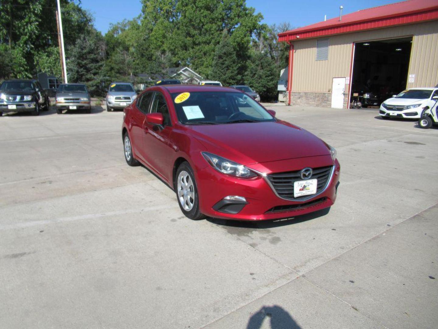 2015 RED MAZDA 3 SPORT (3MZBM1U75FM) with an 2.0L engine, Automatic transmission, located at 908 SE 14th Street, Des Moines, IA, 50317, (515) 281-0330, 41.580303, -93.597046 - Photo#2