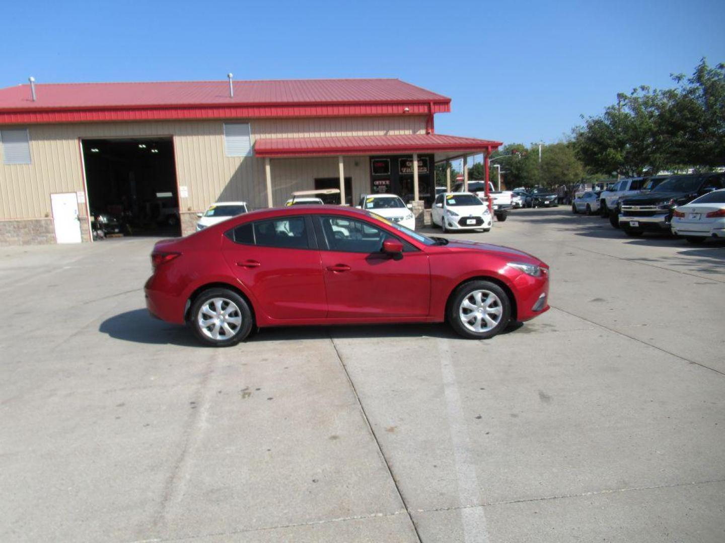 2015 RED MAZDA 3 SPORT (3MZBM1U75FM) with an 2.0L engine, Automatic transmission, located at 908 SE 14th Street, Des Moines, IA, 50317, (515) 281-0330, 41.580303, -93.597046 - Photo#3