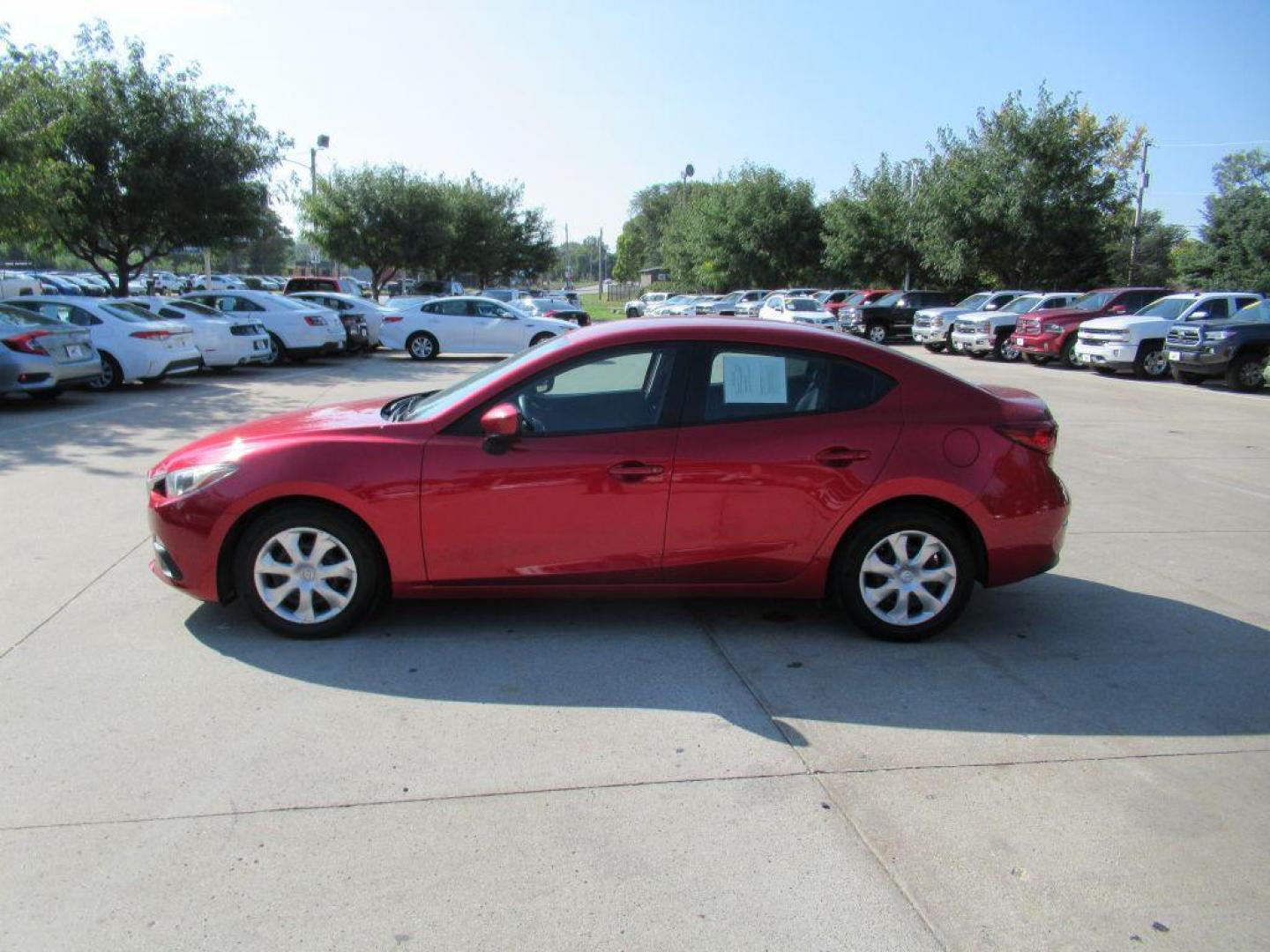 2015 RED MAZDA 3 SPORT (3MZBM1U75FM) with an 2.0L engine, Automatic transmission, located at 908 SE 14th Street, Des Moines, IA, 50317, (515) 281-0330, 41.580303, -93.597046 - Photo#7