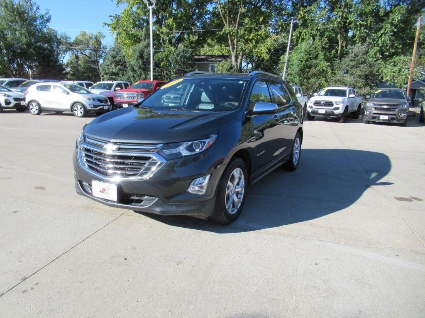 2020 GRAY CHEVROLET EQUINOX PREMIER (2GNAXXEVXL6) with an 1.5L engine, Automatic transmission, located at 908 SE 14th Street, Des Moines, IA, 50317, (515) 281-0330, 41.580303, -93.597046 - Photo#0