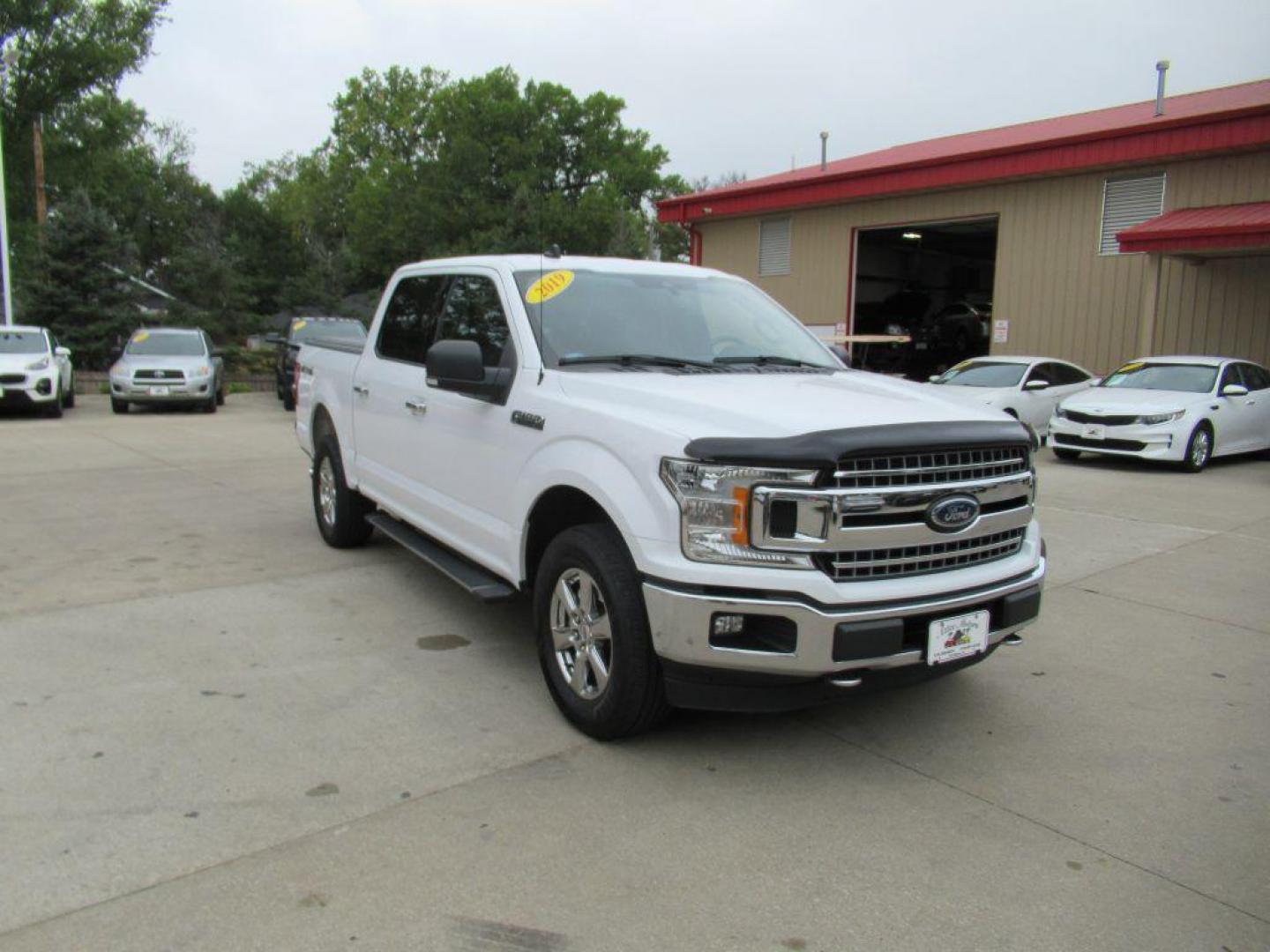 2019 WHITE FORD F150 SUPERCREW XLT (1FTEW1E47KK) with an 3.5L engine, Automatic transmission, located at 908 SE 14th Street, Des Moines, IA, 50317, (515) 281-0330, 41.580303, -93.597046 - Photo#2