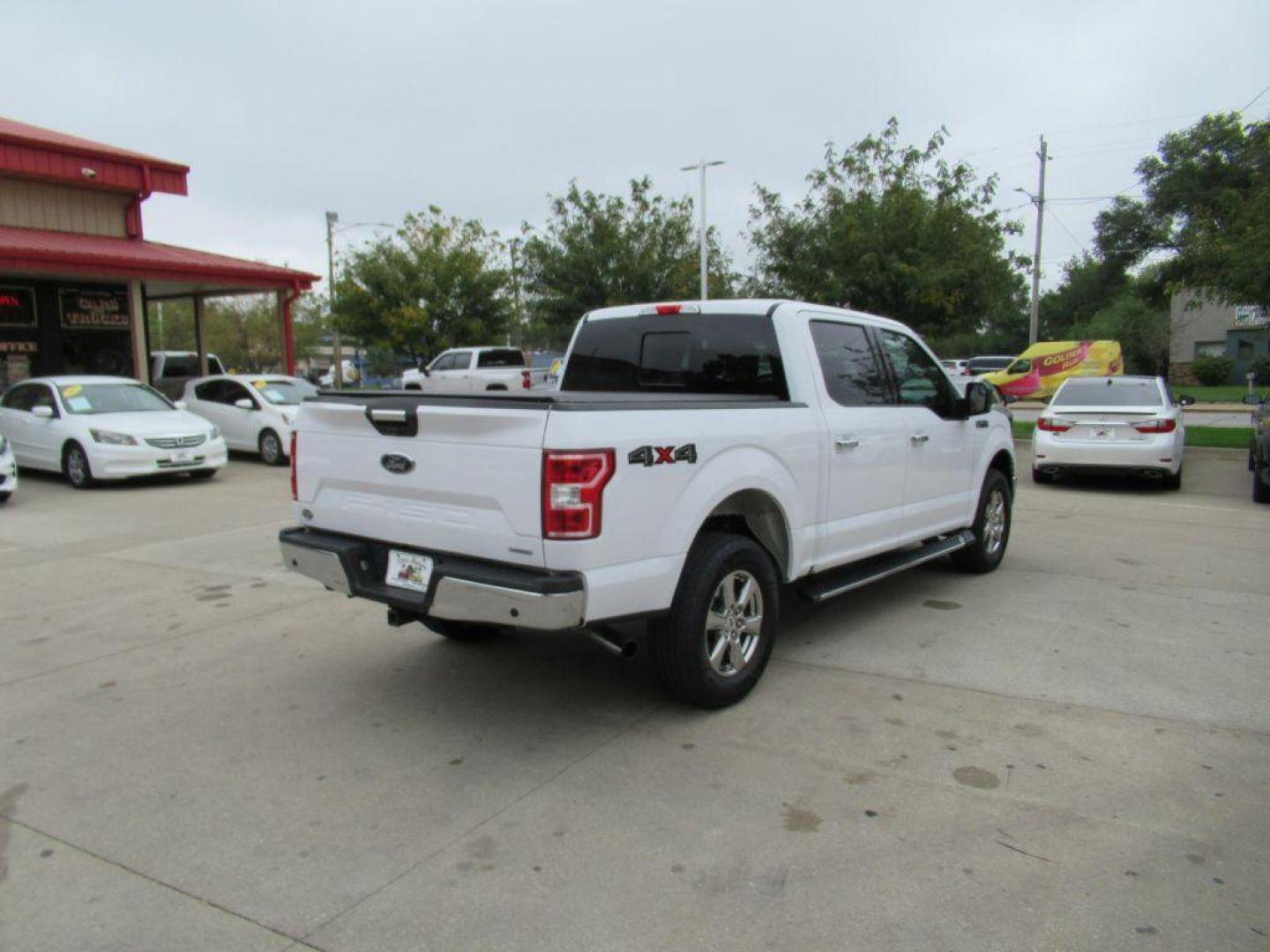 2019 WHITE FORD F150 SUPERCREW XLT (1FTEW1E47KK) with an 3.5L engine, Automatic transmission, located at 908 SE 14th Street, Des Moines, IA, 50317, (515) 281-0330, 41.580303, -93.597046 - Photo#4