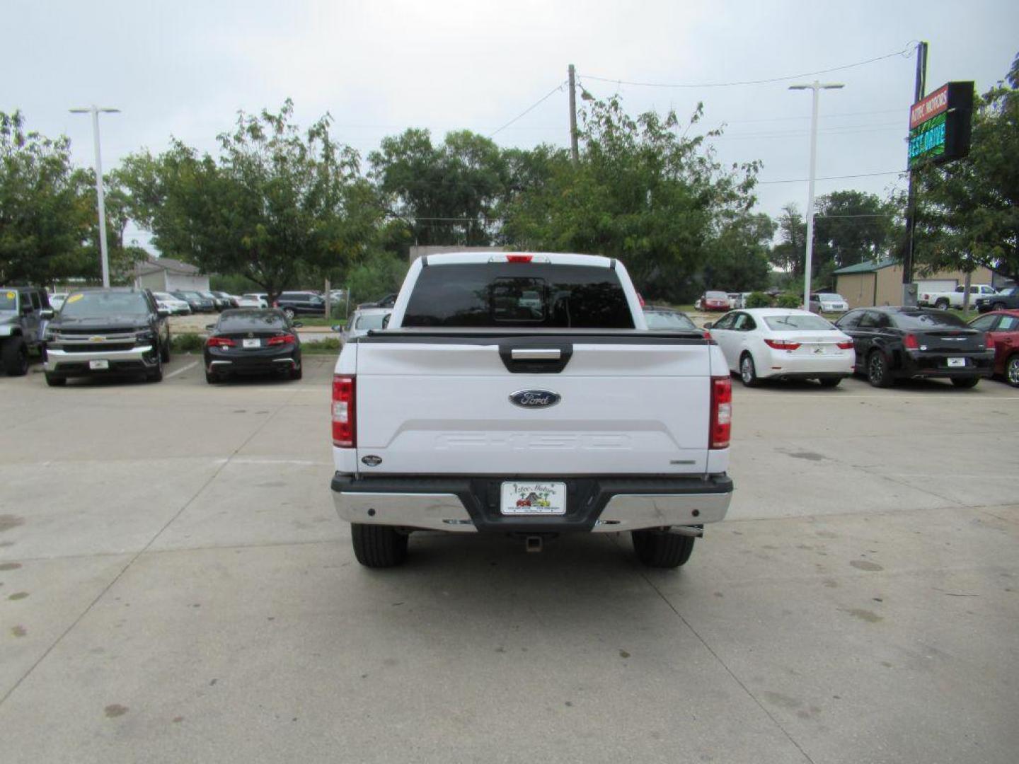 2019 WHITE FORD F150 SUPERCREW XLT (1FTEW1E47KK) with an 3.5L engine, Automatic transmission, located at 908 SE 14th Street, Des Moines, IA, 50317, (515) 281-0330, 41.580303, -93.597046 - Photo#5