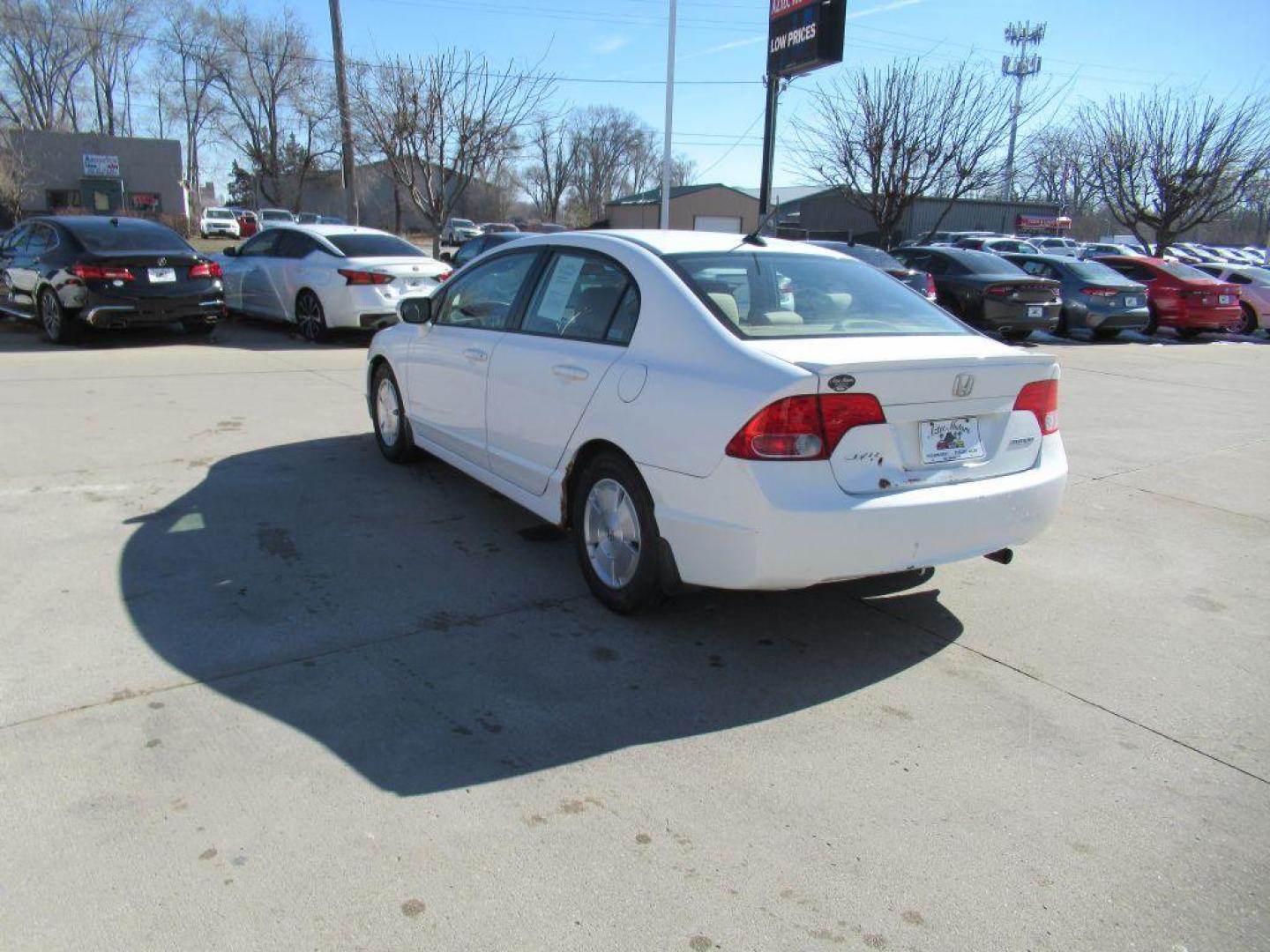 2008 WHITE HONDA CIVIC HYBRID (JHMFA36238S) with an 1.3L engine, Continuously Variable transmission, located at 908 SE 14th Street, Des Moines, IA, 50317, (515) 281-0330, 41.580303, -93.597046 - Photo#6