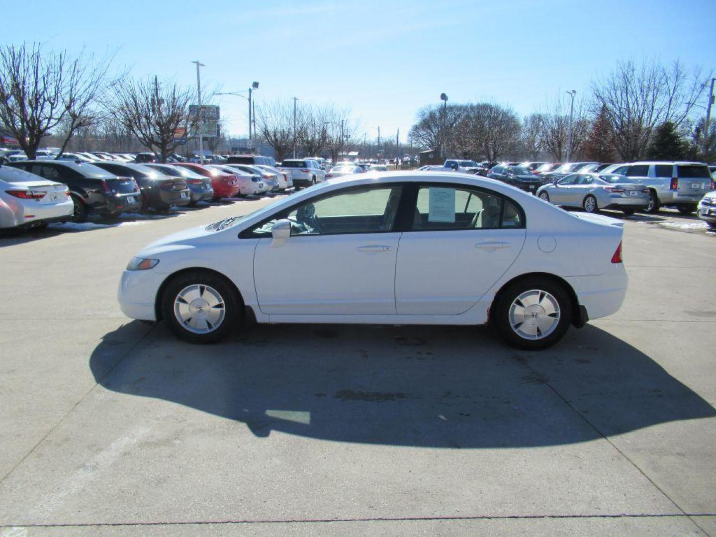 2008 WHITE HONDA CIVIC HYBRID (JHMFA36238S) with an 1.3L engine, Continuously Variable transmission, located at 908 SE 14th Street, Des Moines, IA, 50317, (515) 281-0330, 41.580303, -93.597046 - Photo#7