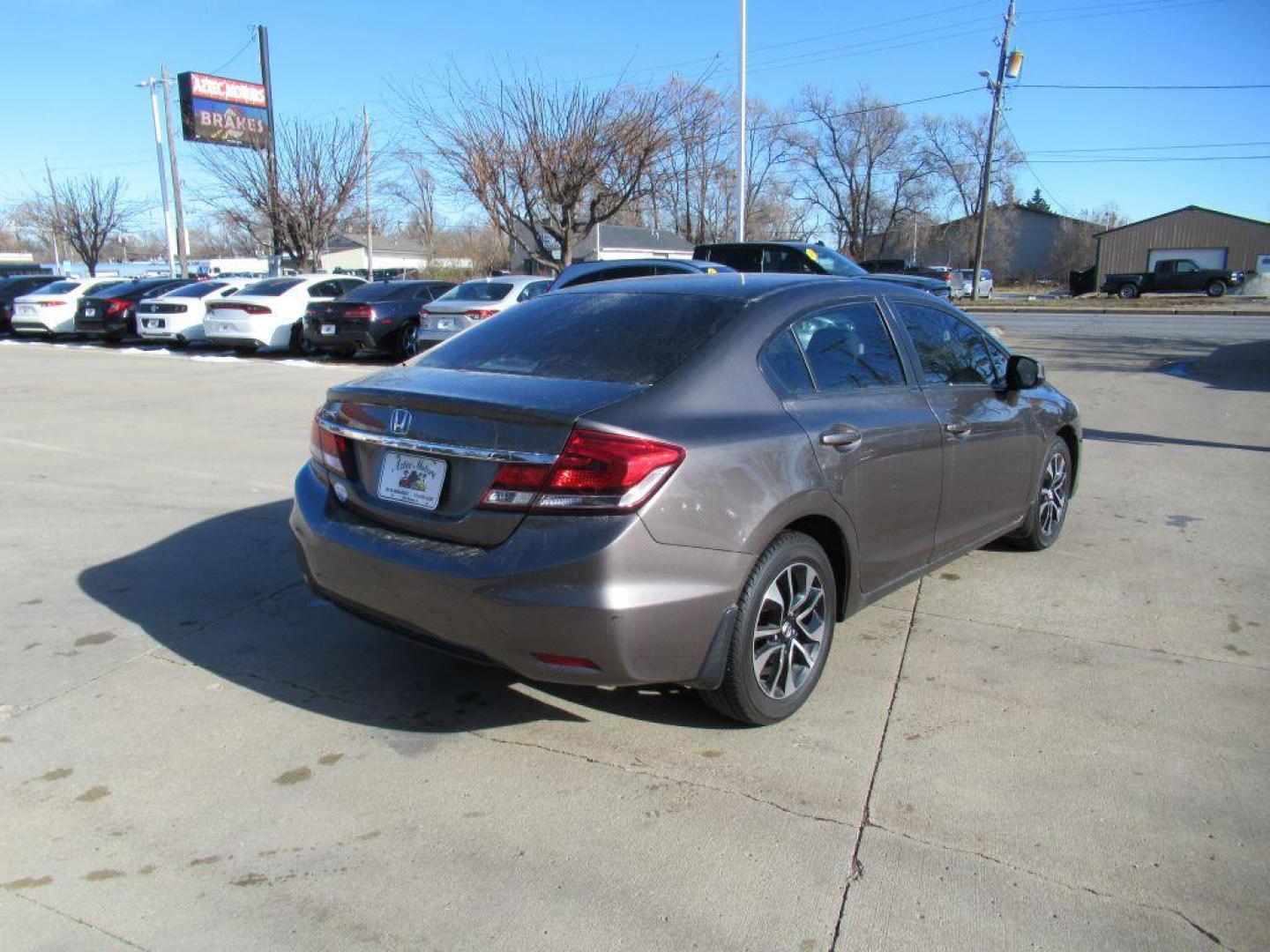 2013 TAN HONDA CIVIC EX (2HGFB2F88DH) with an 1.8L engine, Automatic transmission, located at 908 SE 14th Street, Des Moines, IA, 50317, (515) 281-0330, 41.580303, -93.597046 - Photo#4