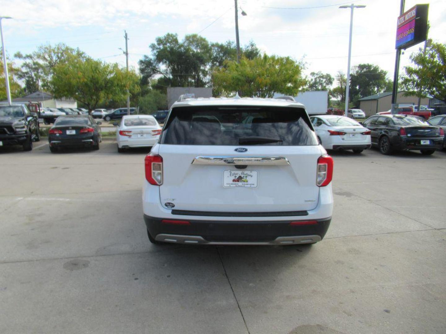 2020 WHITE FORD EXPLORER XLT (1FMSK7DH6LG) with an 2.3L engine, Automatic transmission, located at 908 SE 14th Street, Des Moines, IA, 50317, (515) 281-0330, 41.580303, -93.597046 - Photo#5