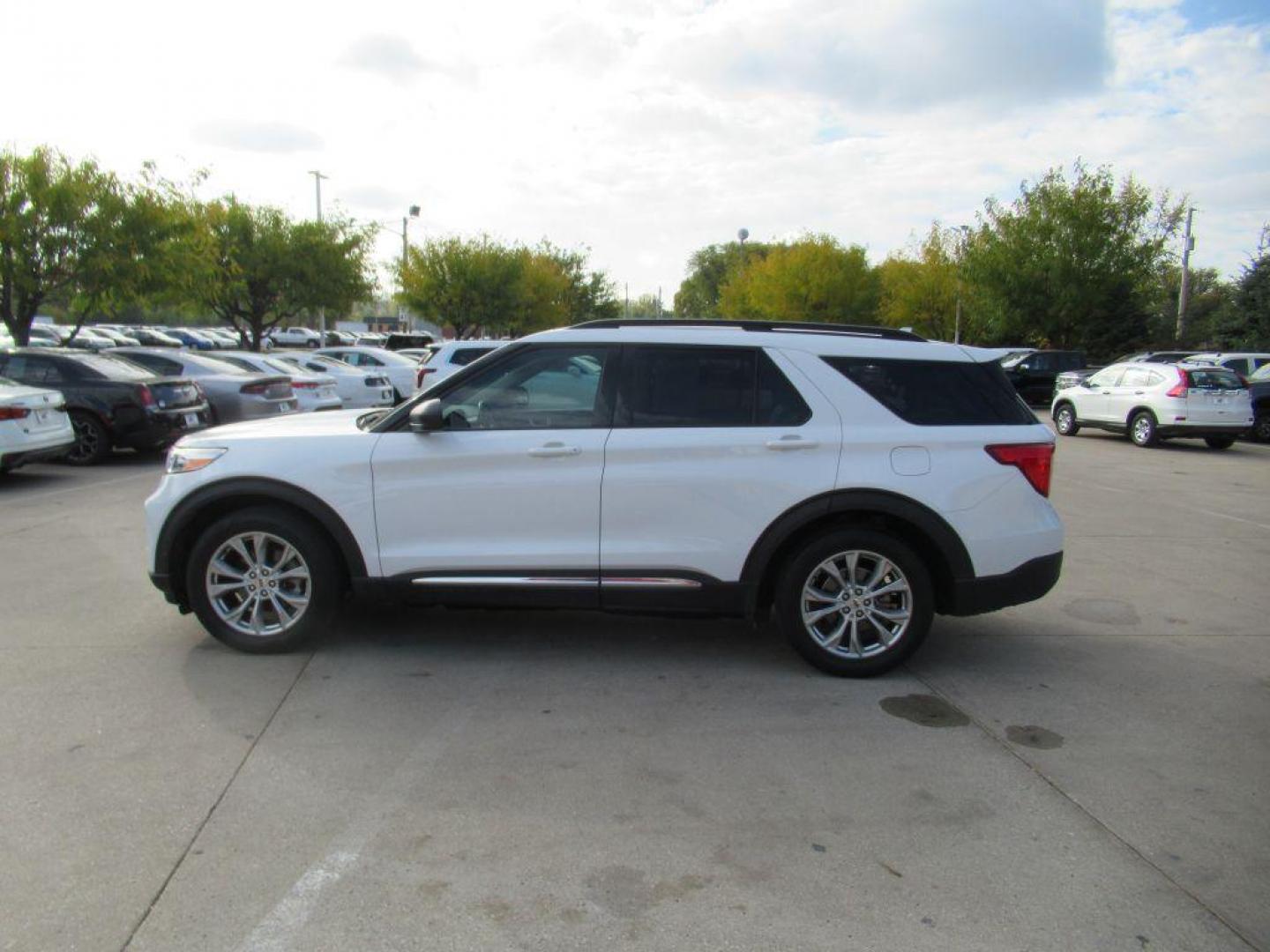 2020 WHITE FORD EXPLORER XLT (1FMSK7DH6LG) with an 2.3L engine, Automatic transmission, located at 908 SE 14th Street, Des Moines, IA, 50317, (515) 281-0330, 41.580303, -93.597046 - Photo#7