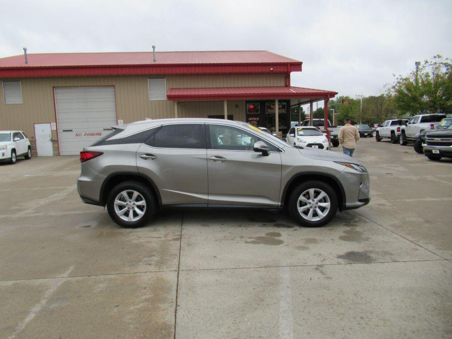 2017 SILVER LEXUS RX 350 BASE (2T2BZMCA4HC) with an 3.5L engine, Automatic transmission, located at 908 SE 14th Street, Des Moines, IA, 50317, (515) 281-0330, 41.580303, -93.597046 - Photo#3