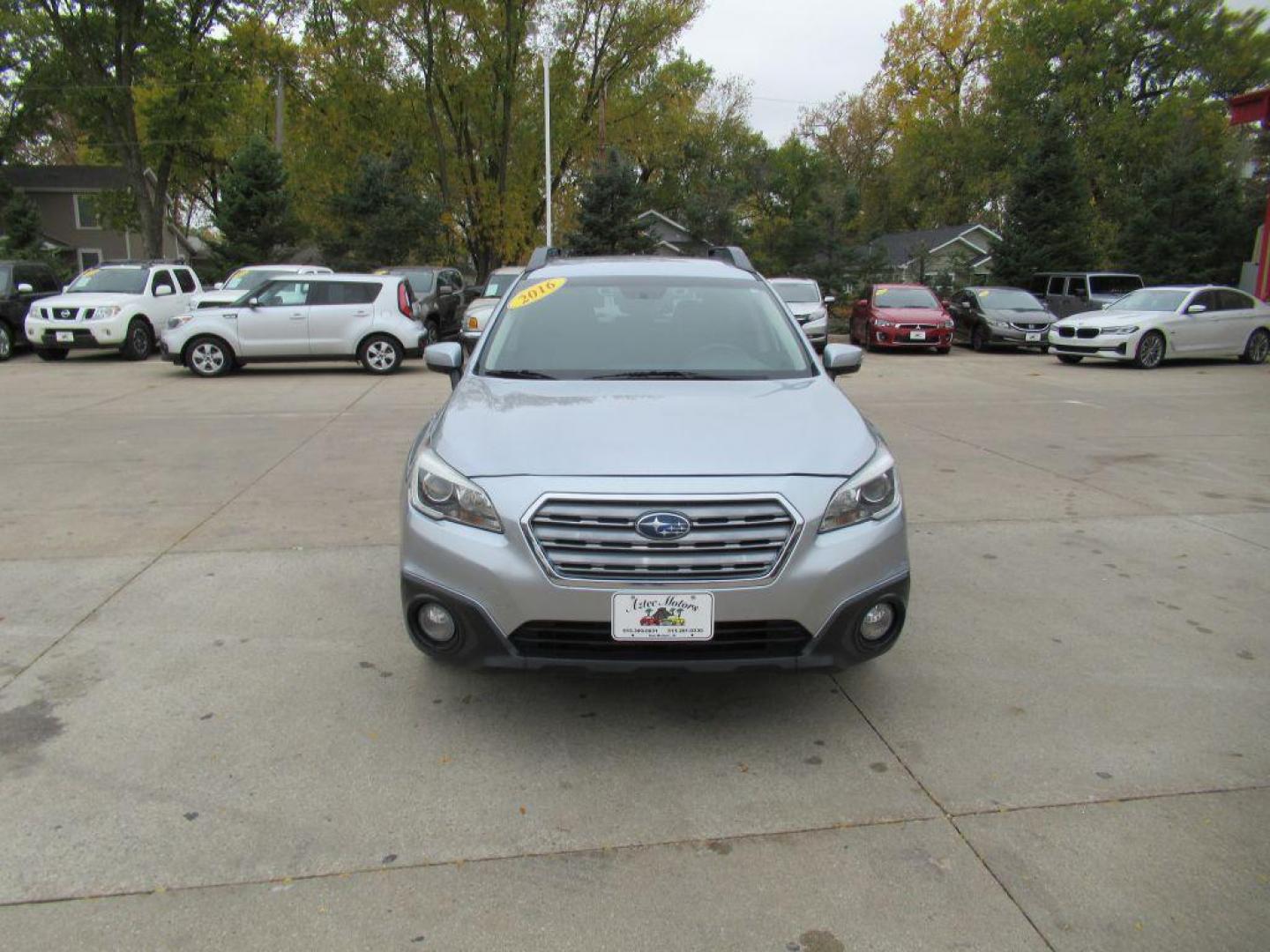 2016 SILVER SUBARU OUTBACK 2.5I PREMIUM (4S4BSBFCXG3) with an 2.5L engine, Continuously Variable transmission, located at 908 SE 14th Street, Des Moines, IA, 50317, (515) 281-0330, 41.580303, -93.597046 - Photo#1