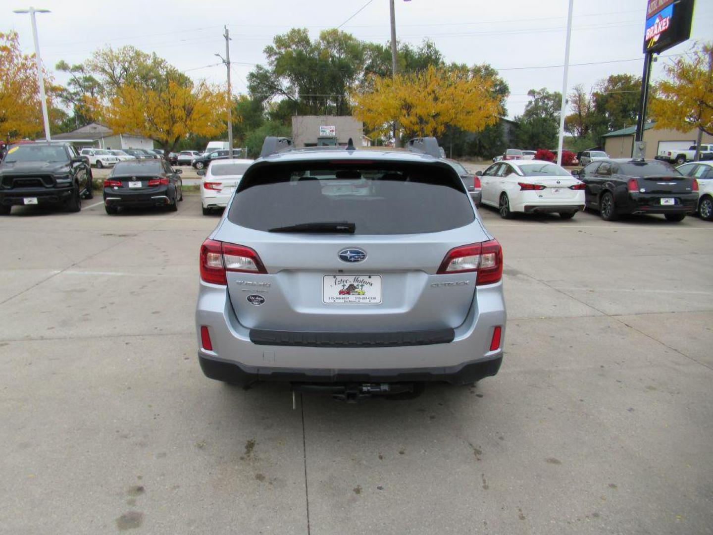 2016 SILVER SUBARU OUTBACK 2.5I PREMIUM (4S4BSBFCXG3) with an 2.5L engine, Continuously Variable transmission, located at 908 SE 14th Street, Des Moines, IA, 50317, (515) 281-0330, 41.580303, -93.597046 - Photo#5