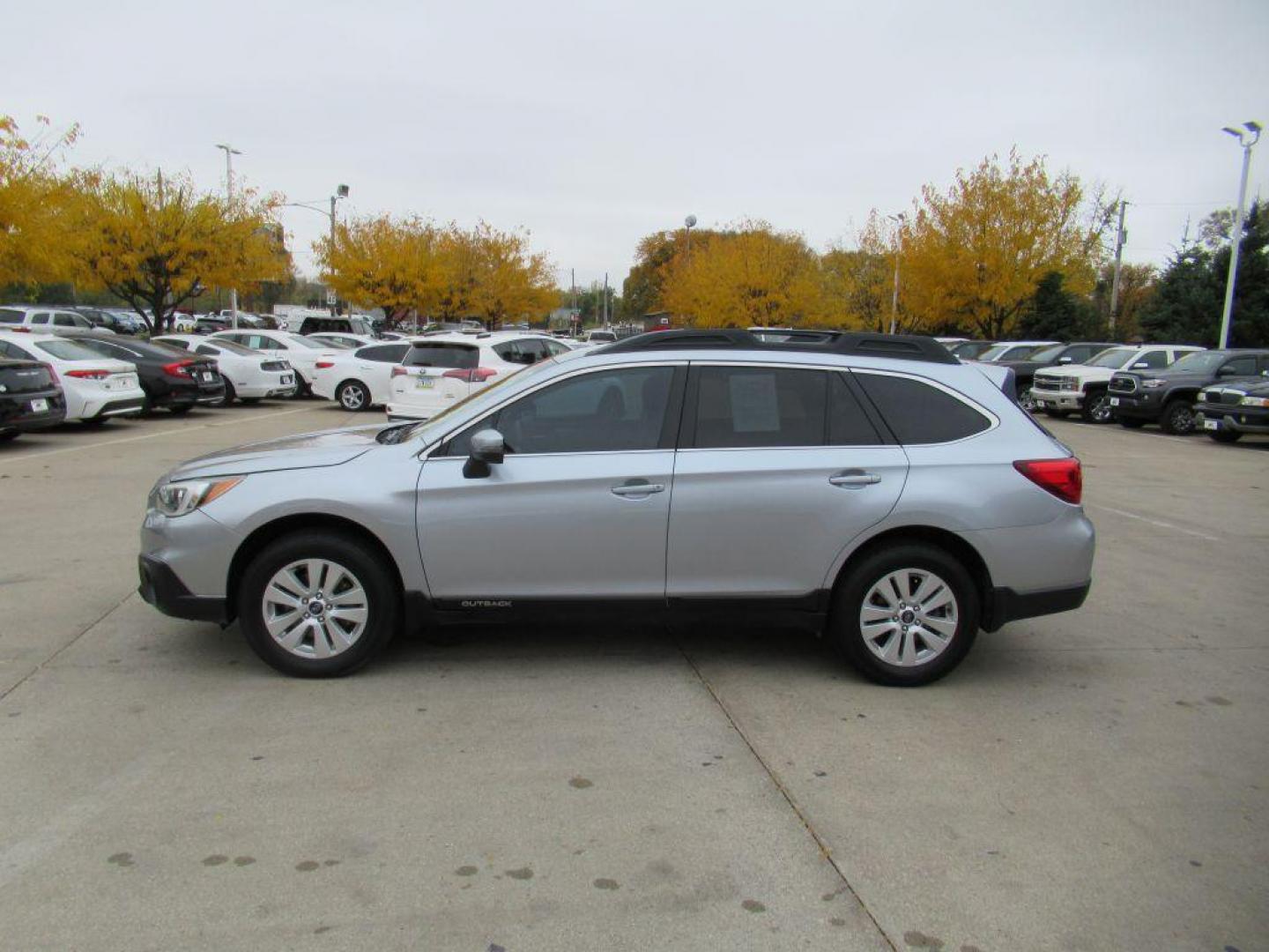 2016 SILVER SUBARU OUTBACK 2.5I PREMIUM (4S4BSBFCXG3) with an 2.5L engine, Continuously Variable transmission, located at 908 SE 14th Street, Des Moines, IA, 50317, (515) 281-0330, 41.580303, -93.597046 - Photo#7