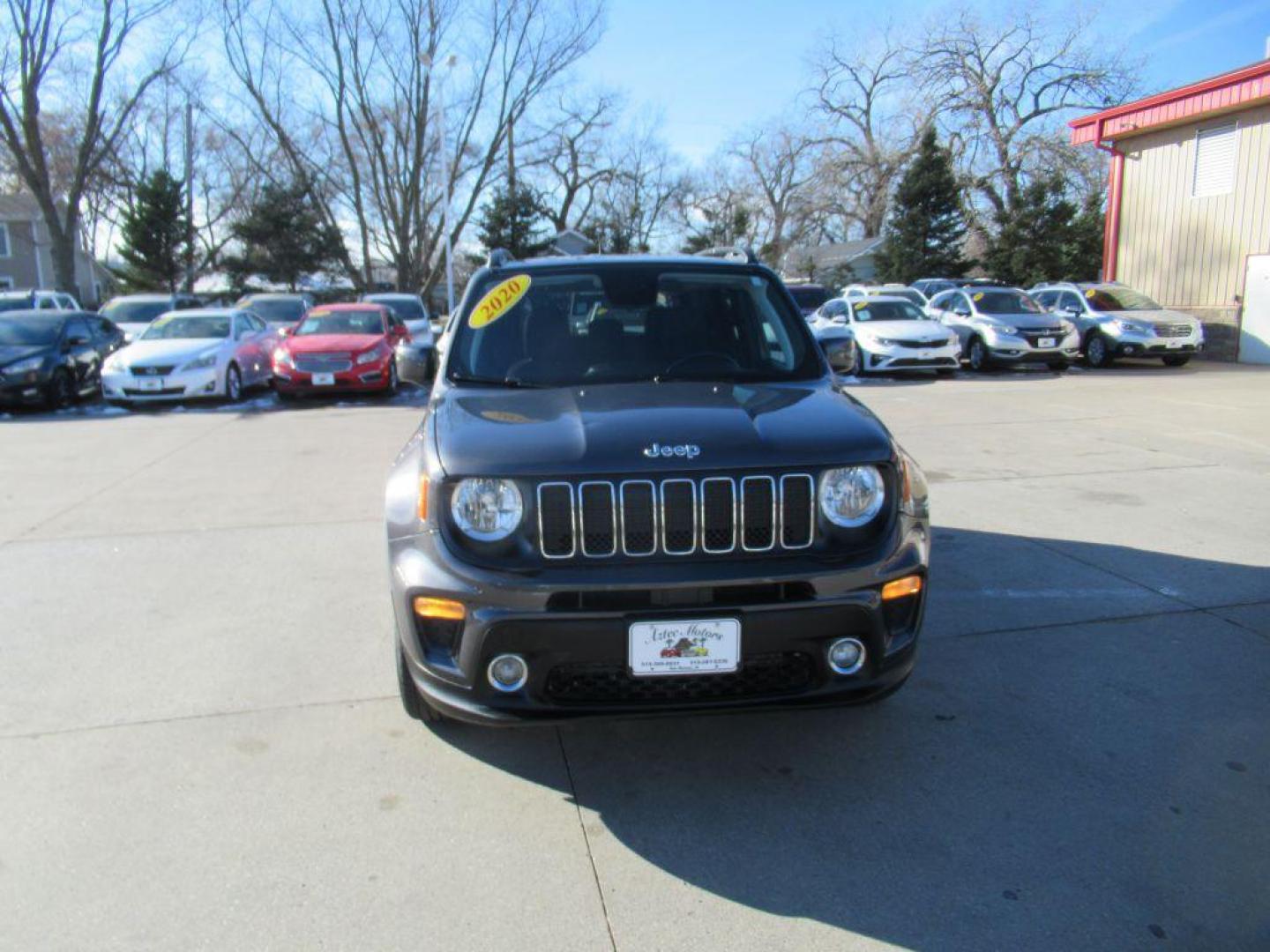 2020 GRAY JEEP RENEGADE LATITUDE (ZACNJBBB1LP) with an 2.4L engine, Automatic transmission, located at 908 SE 14th Street, Des Moines, IA, 50317, (515) 281-0330, 41.580303, -93.597046 - Photo#1