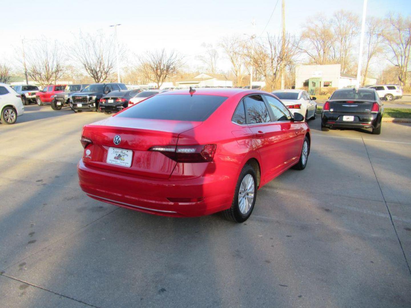 2020 RED VOLKSWAGEN JETTA S (3VWCB7BU3LM) with an 1.4L engine, Automatic transmission, located at 908 SE 14th Street, Des Moines, IA, 50317, (515) 281-0330, 41.580303, -93.597046 - Photo#4