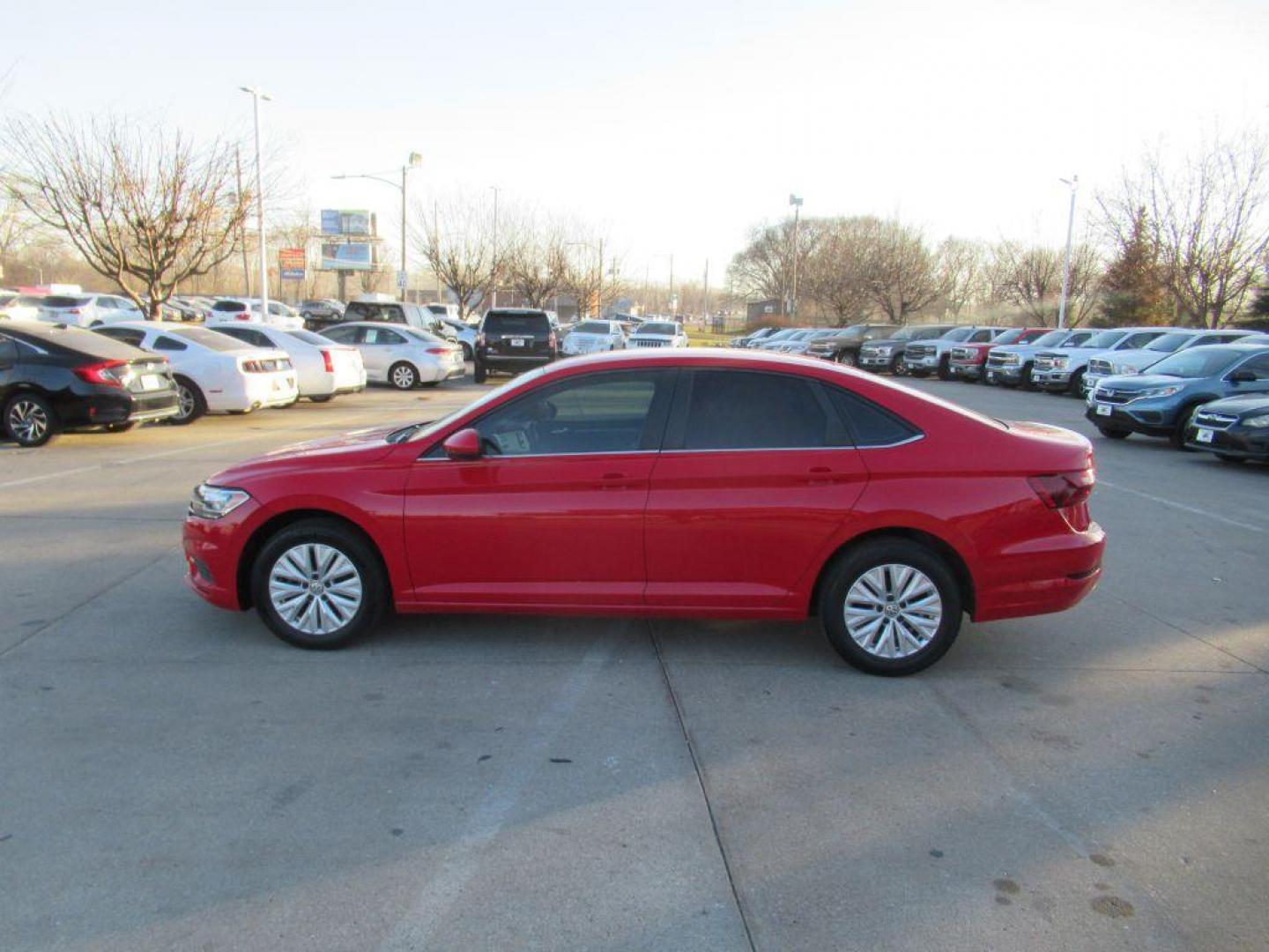 2020 RED VOLKSWAGEN JETTA S (3VWCB7BU3LM) with an 1.4L engine, Automatic transmission, located at 908 SE 14th Street, Des Moines, IA, 50317, (515) 281-0330, 41.580303, -93.597046 - Photo#7