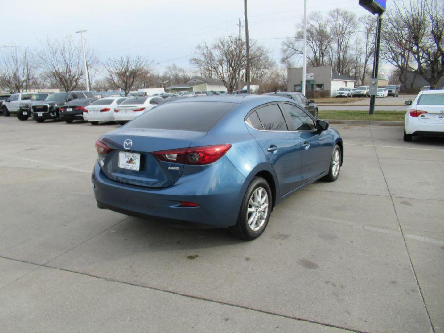 2017 BLUE MAZDA 3 SPORT (JM1BN1U73H1) with an 2.0L engine, Automatic transmission, located at 908 SE 14th Street, Des Moines, IA, 50317, (515) 281-0330, 41.580303, -93.597046 - Photo#4