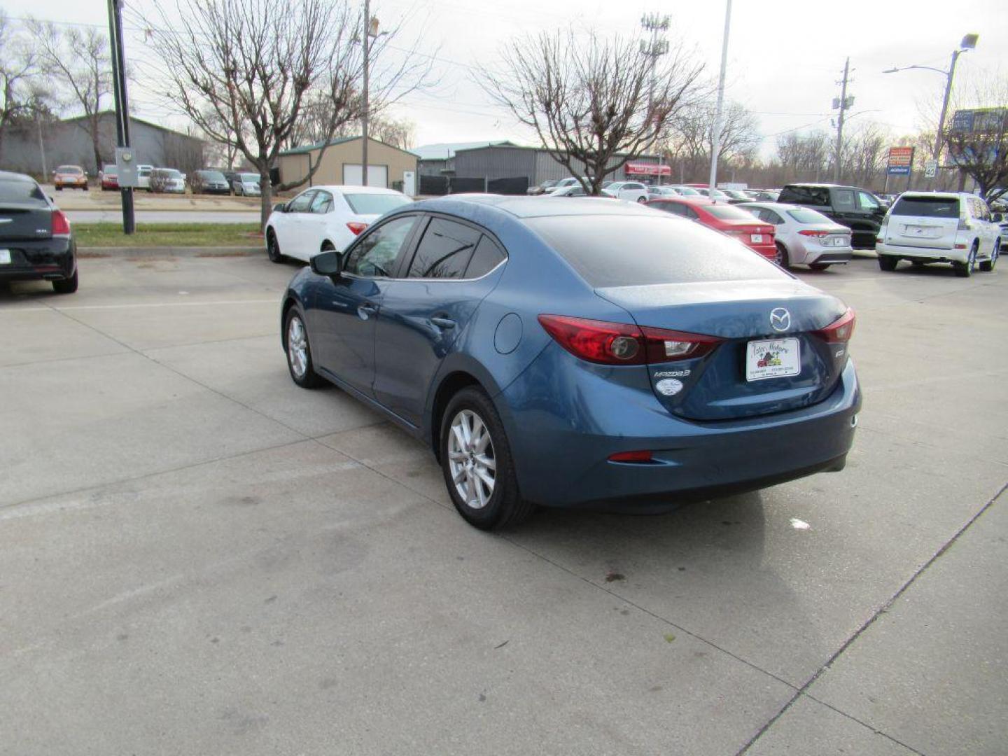 2017 BLUE MAZDA 3 SPORT (JM1BN1U73H1) with an 2.0L engine, Automatic transmission, located at 908 SE 14th Street, Des Moines, IA, 50317, (515) 281-0330, 41.580303, -93.597046 - Photo#6