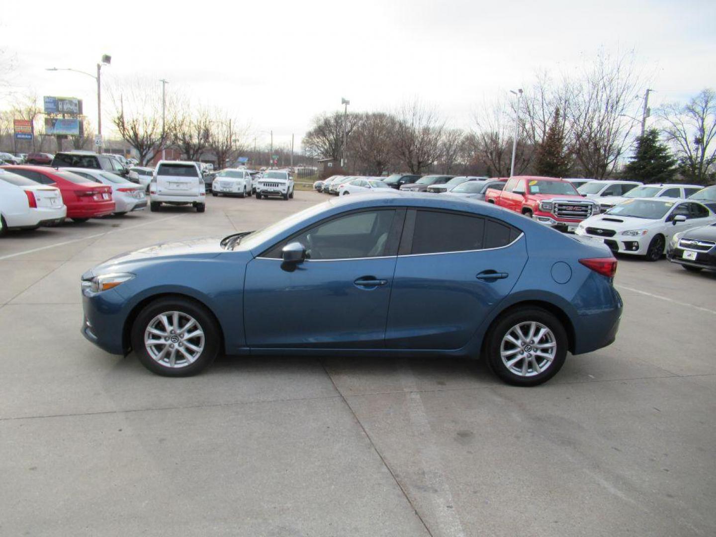 2017 BLUE MAZDA 3 SPORT (JM1BN1U73H1) with an 2.0L engine, Automatic transmission, located at 908 SE 14th Street, Des Moines, IA, 50317, (515) 281-0330, 41.580303, -93.597046 - Photo#7