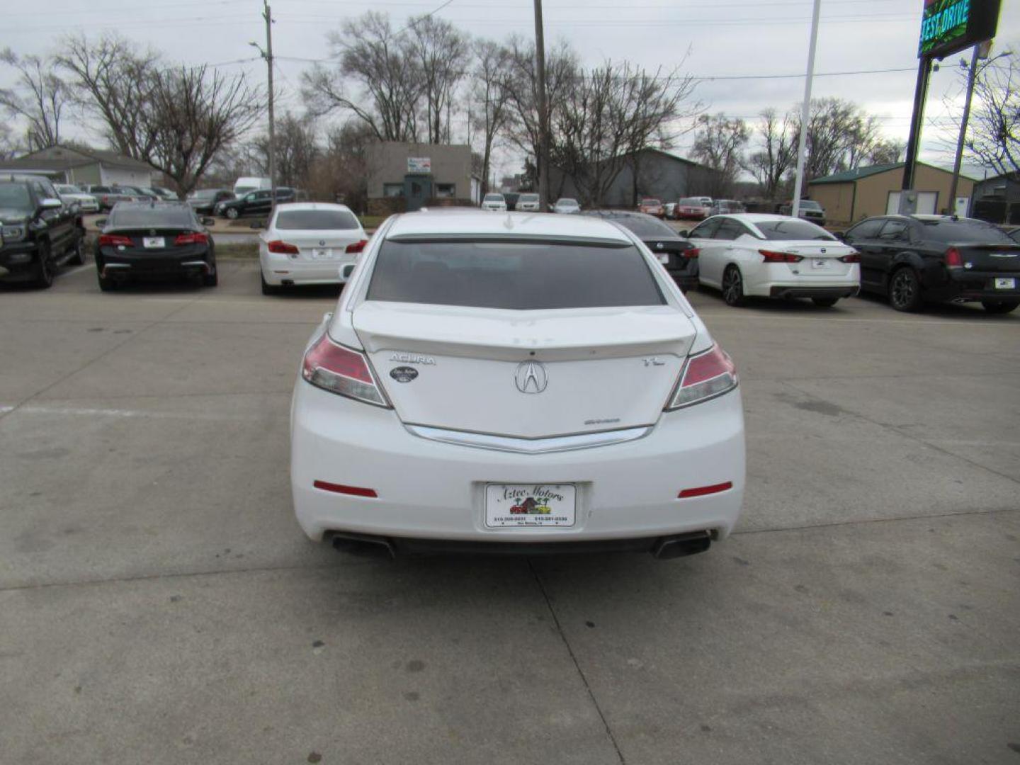 2012 WHITE ACURA TL (19UUA9F54CA) with an 3.7L engine, Automatic transmission, located at 908 SE 14th Street, Des Moines, IA, 50317, (515) 281-0330, 41.580303, -93.597046 - Photo#5