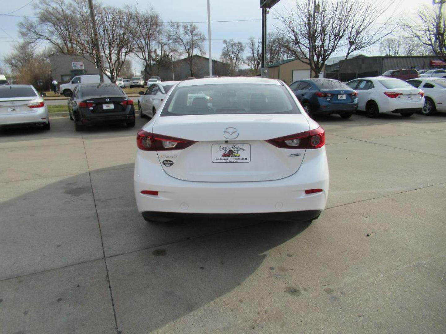 2017 WHITE MAZDA 3 SPORT (JM1BN1U70H1) with an 2.0L engine, 6-Speed Manual transmission, located at 908 SE 14th Street, Des Moines, IA, 50317, (515) 281-0330, 41.580303, -93.597046 - Photo#5