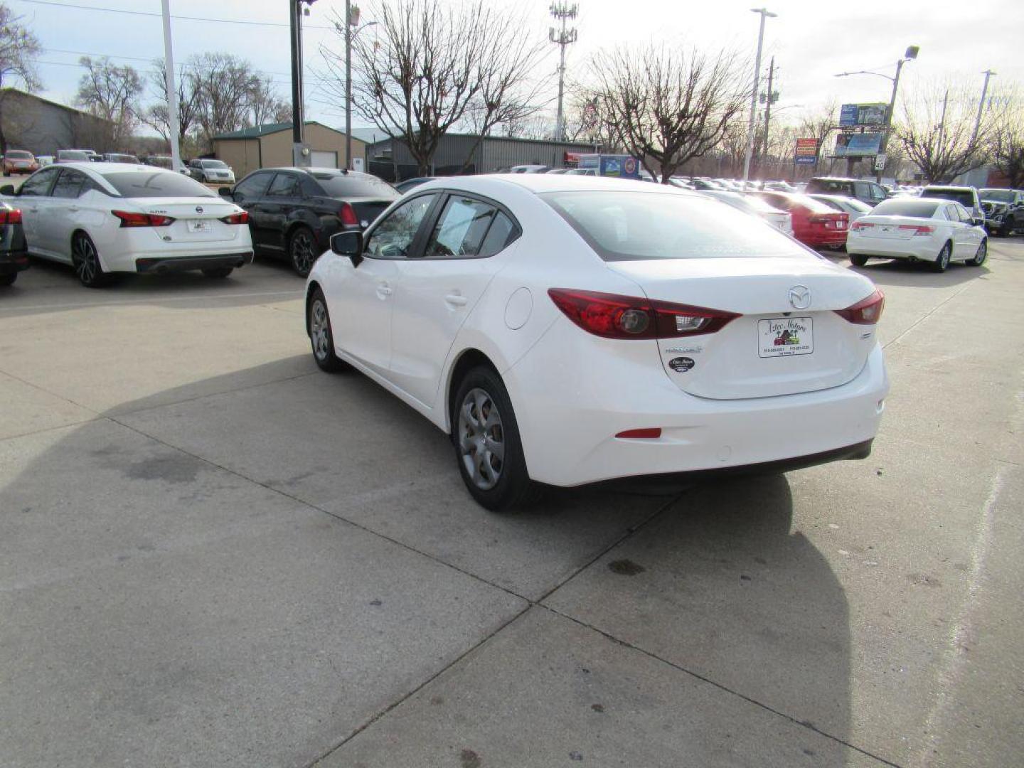 2017 WHITE MAZDA 3 SPORT (JM1BN1U70H1) with an 2.0L engine, 6-Speed Manual transmission, located at 908 SE 14th Street, Des Moines, IA, 50317, (515) 281-0330, 41.580303, -93.597046 - Photo#6