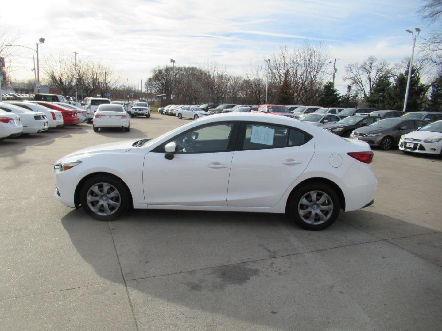 2017 WHITE MAZDA 3 SPORT (JM1BN1U70H1) with an 2.0L engine, 6-Speed Manual transmission, located at 908 SE 14th Street, Des Moines, IA, 50317, (515) 281-0330, 41.580303, -93.597046 - Photo#7