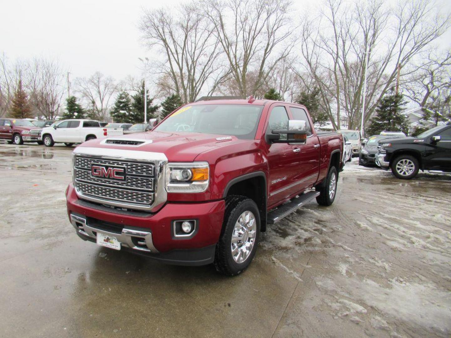 2019 RED GMC SIERRA 2500 DENALI (1GT12SEY5KF) with an 6.6L engine, Automatic transmission, located at 908 SE 14th Street, Des Moines, IA, 50317, (515) 281-0330, 41.580303, -93.597046 - Photo#0