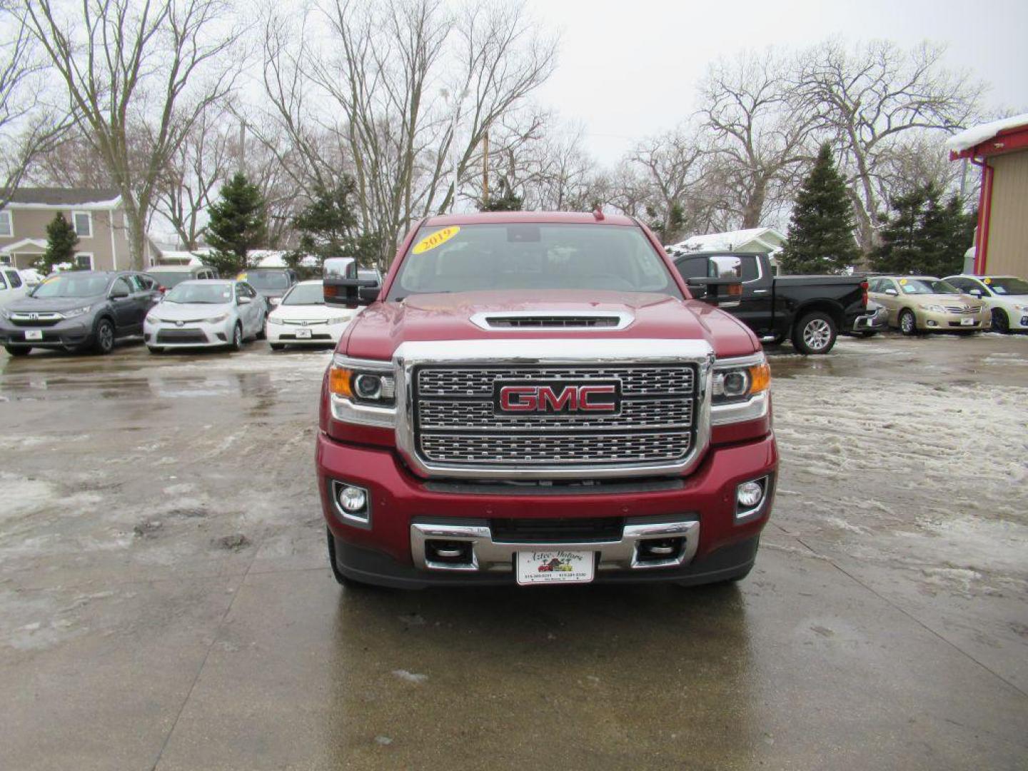 2019 RED GMC SIERRA 2500 DENALI (1GT12SEY5KF) with an 6.6L engine, Automatic transmission, located at 908 SE 14th Street, Des Moines, IA, 50317, (515) 281-0330, 41.580303, -93.597046 - Photo#1