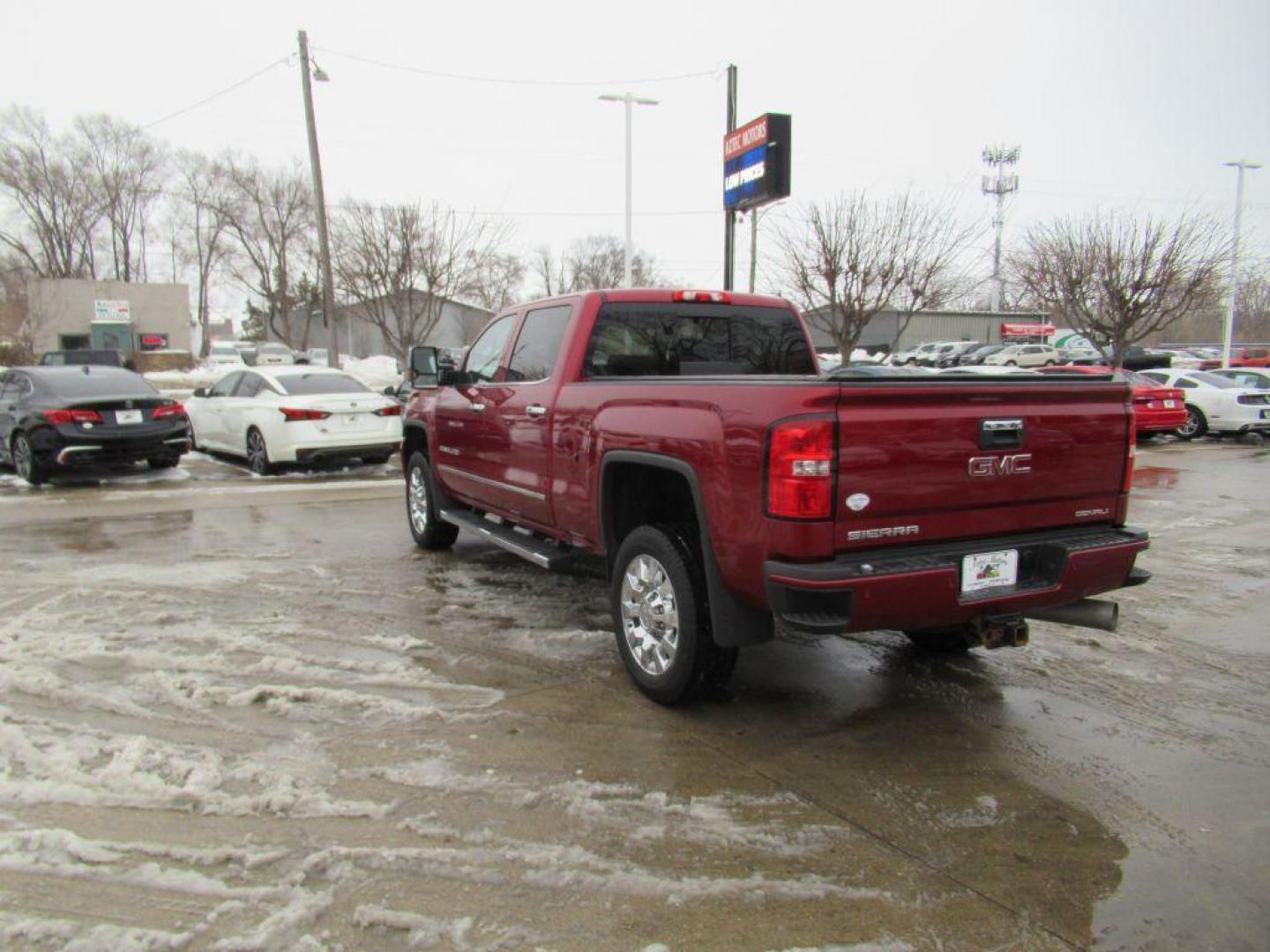 2019 RED GMC SIERRA 2500 DENALI (1GT12SEY5KF) with an 6.6L engine, Automatic transmission, located at 908 SE 14th Street, Des Moines, IA, 50317, (515) 281-0330, 41.580303, -93.597046 - Photo#6