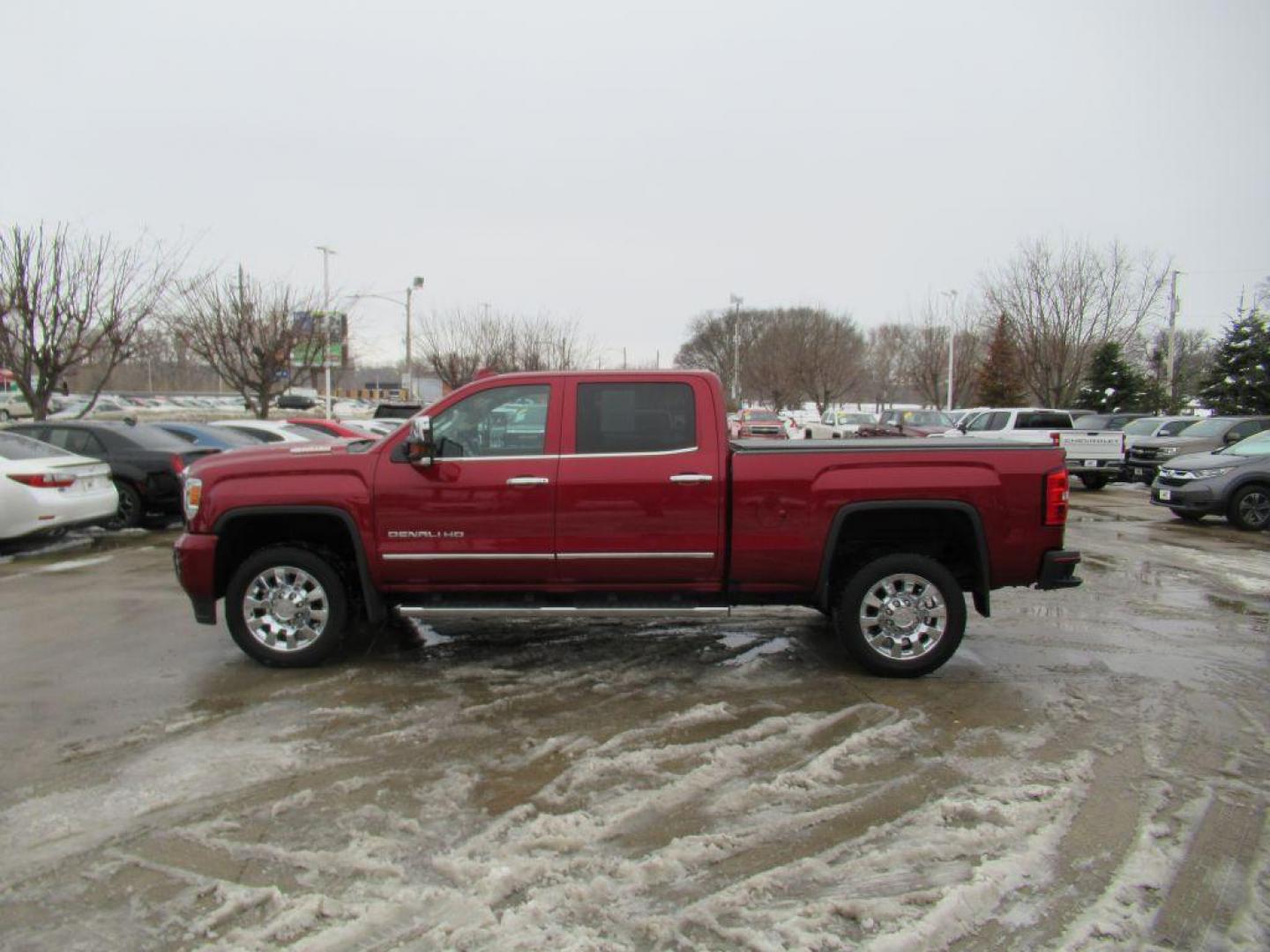 2019 RED GMC SIERRA 2500 DENALI (1GT12SEY5KF) with an 6.6L engine, Automatic transmission, located at 908 SE 14th Street, Des Moines, IA, 50317, (515) 281-0330, 41.580303, -93.597046 - Photo#7