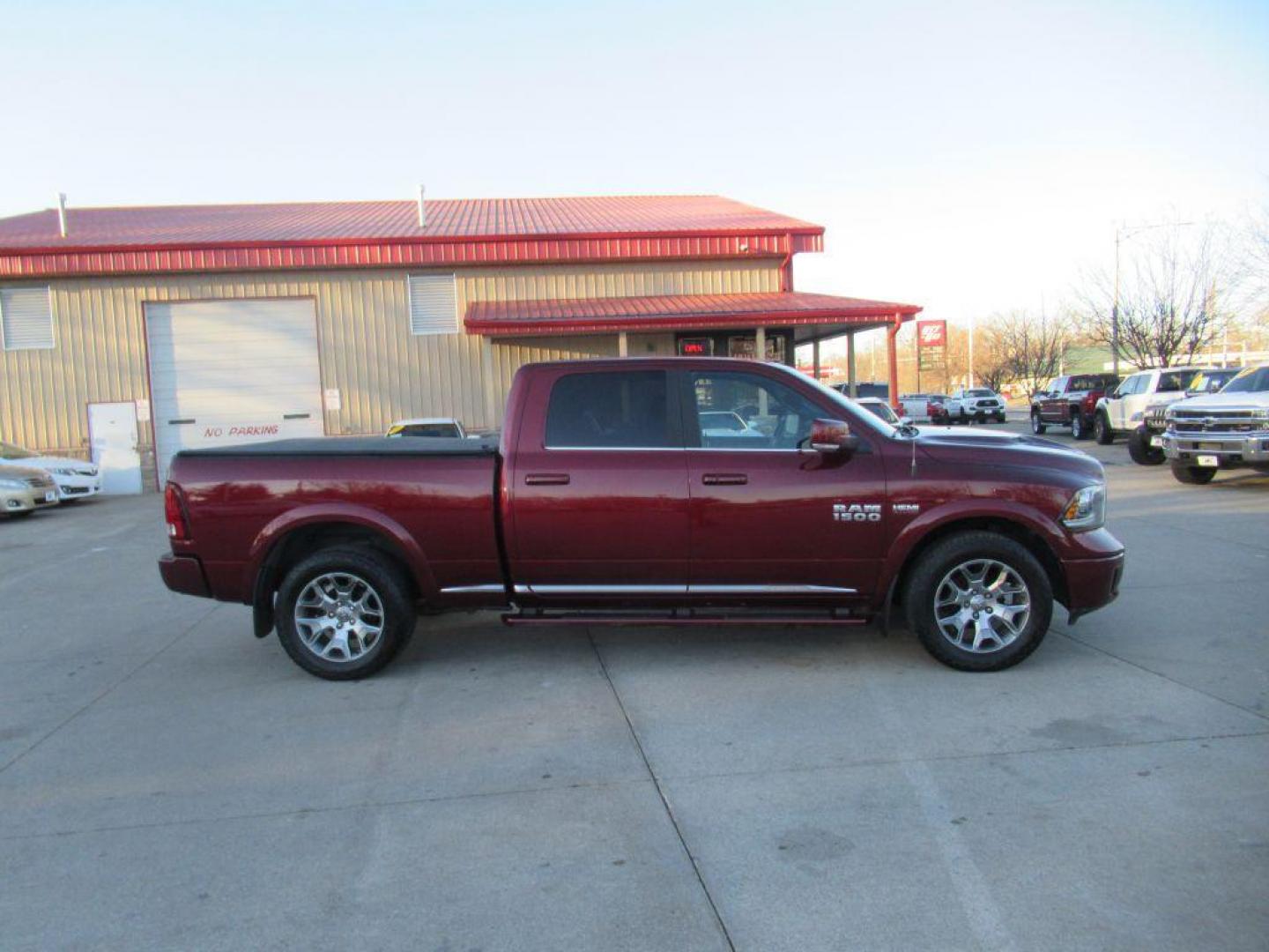 2018 RED RAM 1500 LONGHORN (1C6RR7WTXJS) with an 5.7L engine, Automatic transmission, located at 908 SE 14th Street, Des Moines, IA, 50317, (515) 281-0330, 41.580303, -93.597046 - Photo#3