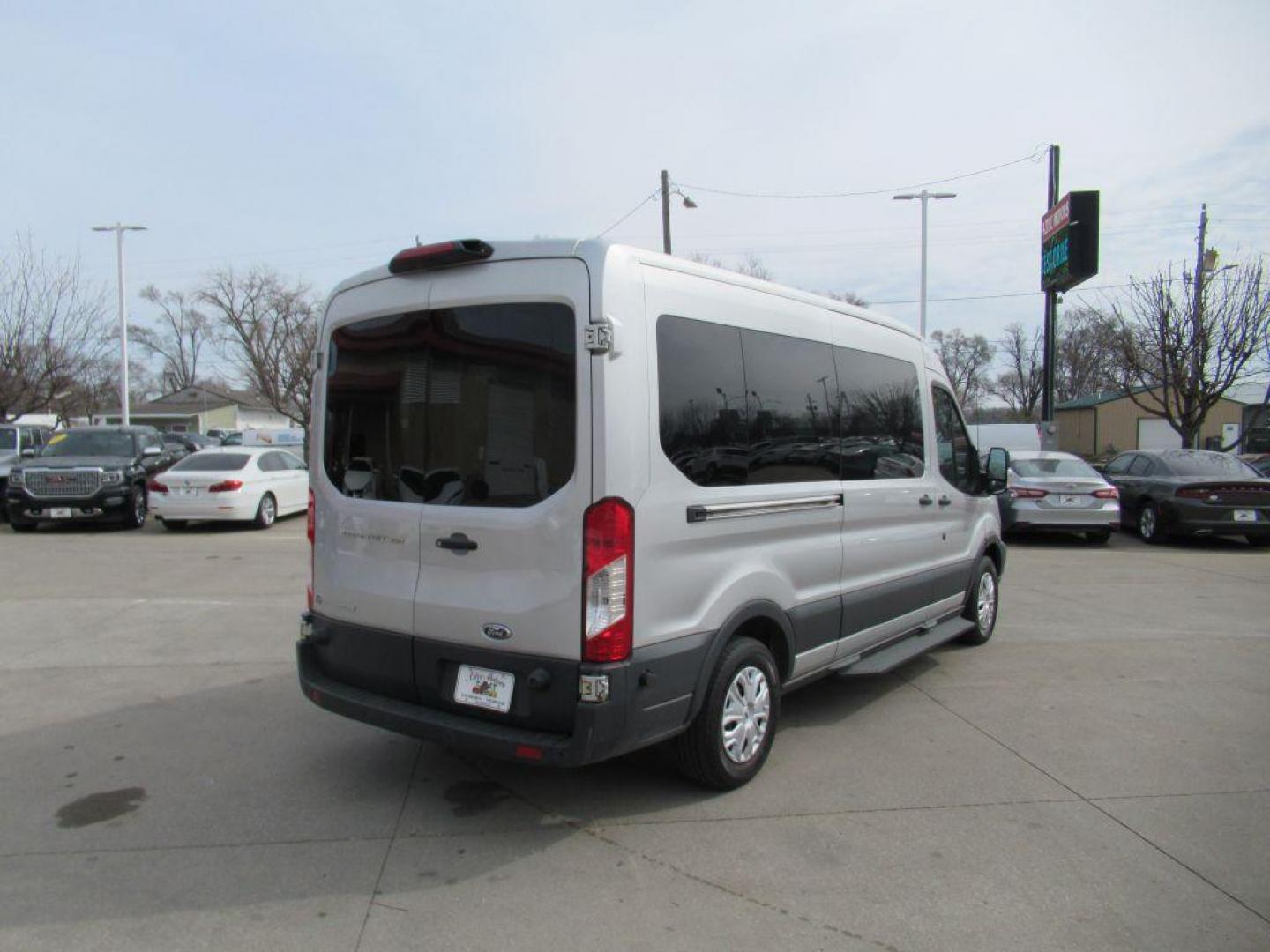 2018 SILVER FORD TRANSIT T-350 (1FBAX2CG6JK) with an 3.5L engine, Automatic transmission, located at 908 SE 14th Street, Des Moines, IA, 50317, (515) 281-0330, 41.580303, -93.597046 - Photo#4