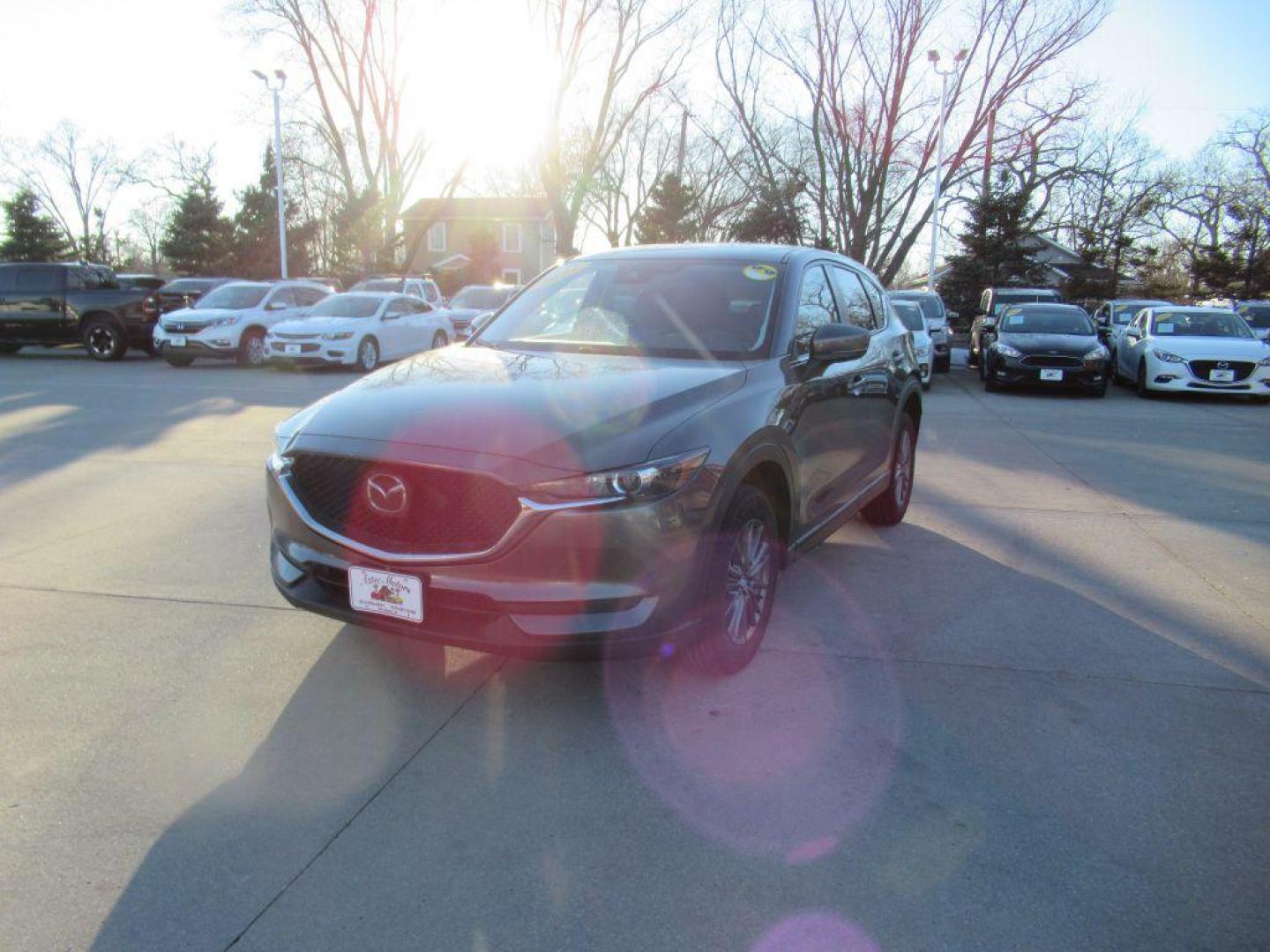 2021 GRAY MAZDA CX-5 TOURING (JM3KFBCM8M0) with an 2.5L engine, Automatic transmission, located at 908 SE 14th Street, Des Moines, IA, 50317, (515) 281-0330, 41.580303, -93.597046 - Photo#0