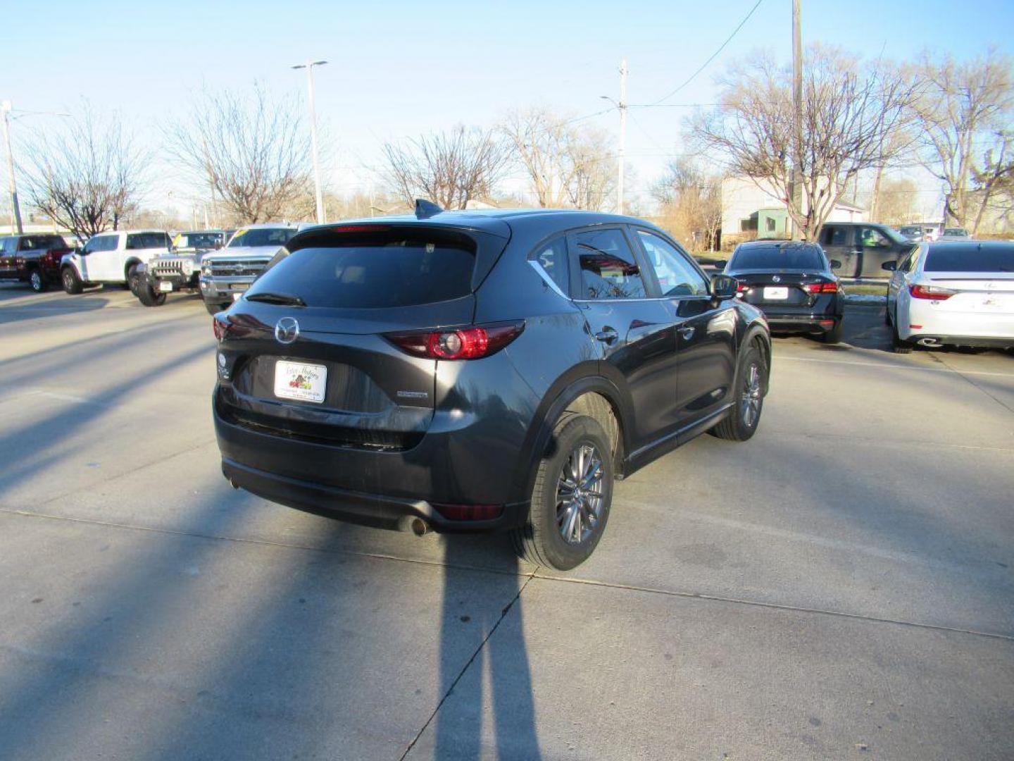 2021 GRAY MAZDA CX-5 TOURING (JM3KFBCM8M0) with an 2.5L engine, Automatic transmission, located at 908 SE 14th Street, Des Moines, IA, 50317, (515) 281-0330, 41.580303, -93.597046 - Photo#4