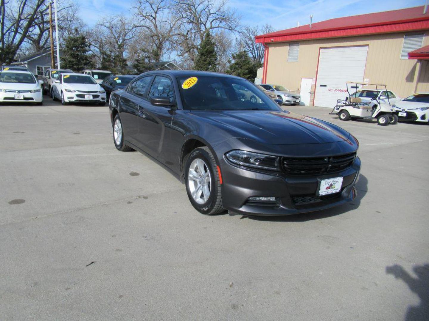 2022 GRAY DODGE CHARGER SXT (2C3CDXBG5NH) with an 3.6L engine, Automatic transmission, located at 908 SE 14th Street, Des Moines, IA, 50317, (515) 281-0330, 41.580303, -93.597046 - Photo#2