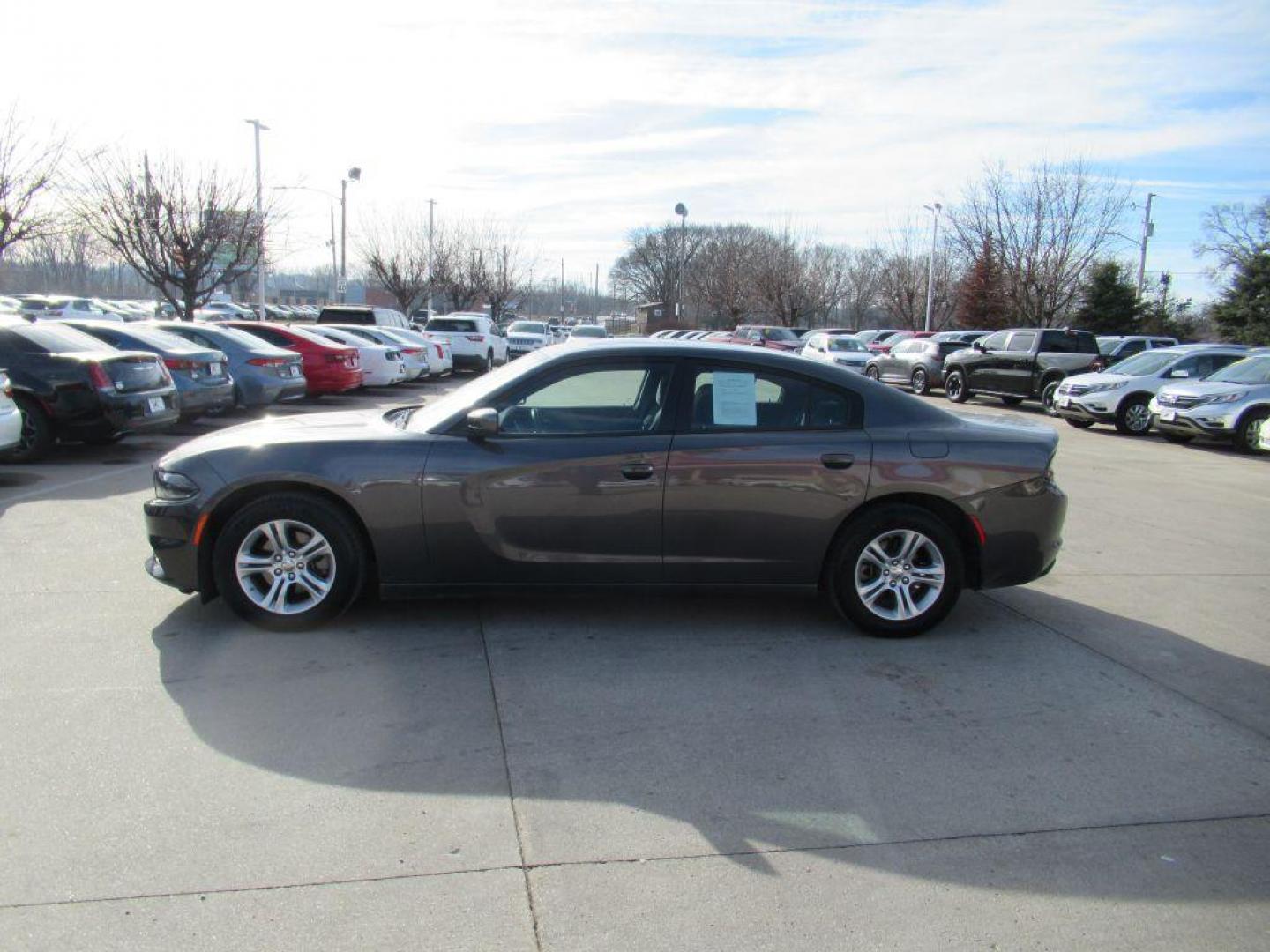 2022 GRAY DODGE CHARGER SXT (2C3CDXBG5NH) with an 3.6L engine, Automatic transmission, located at 908 SE 14th Street, Des Moines, IA, 50317, (515) 281-0330, 41.580303, -93.597046 - Photo#7