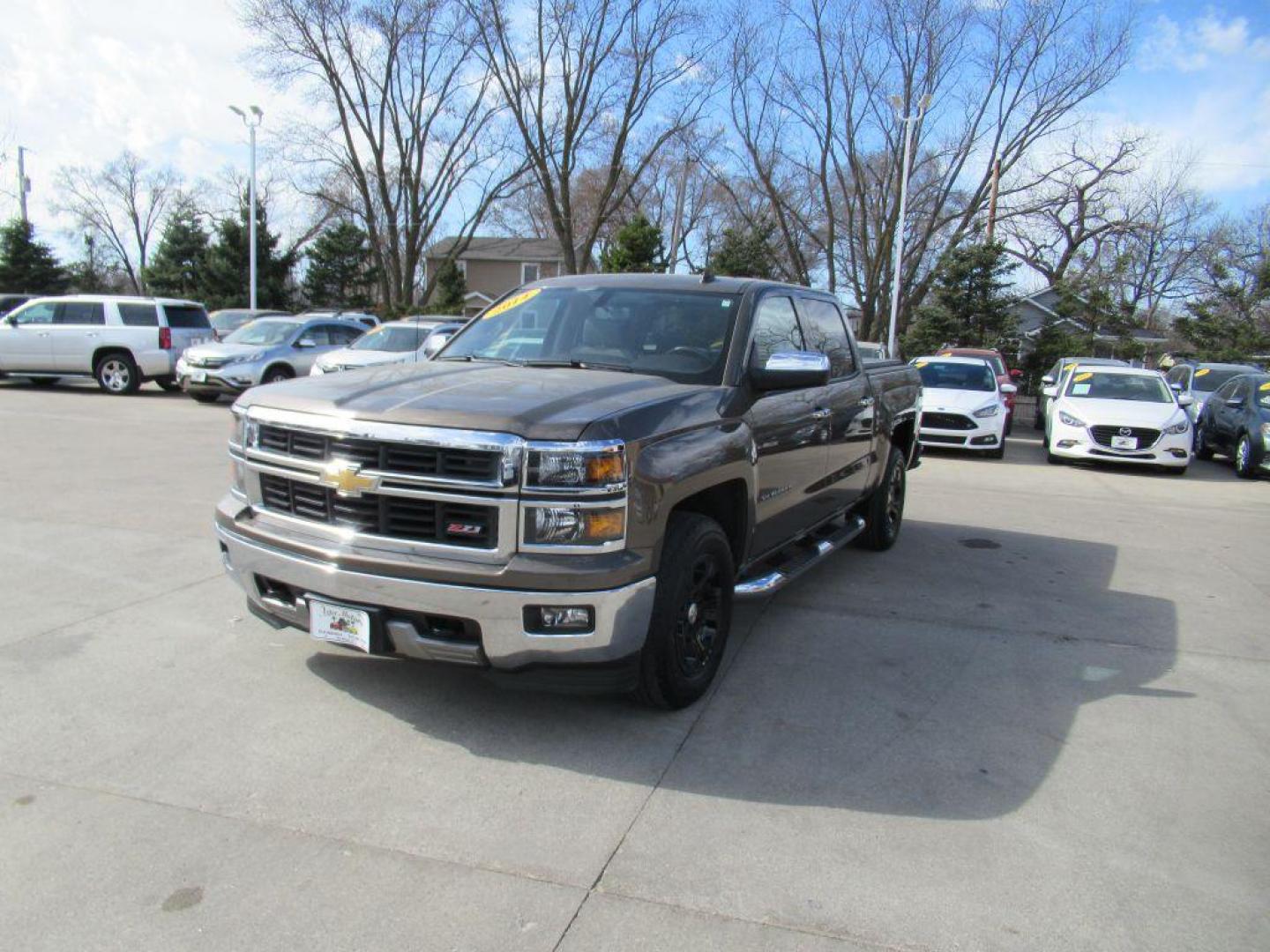 2014 BROWN CHEVROLET SILVERADO 1500 LT (3GCUKREC5EG) with an 5.3L engine, Automatic transmission, located at 908 SE 14th Street, Des Moines, IA, 50317, (515) 281-0330, 41.580303, -93.597046 - Photo#0